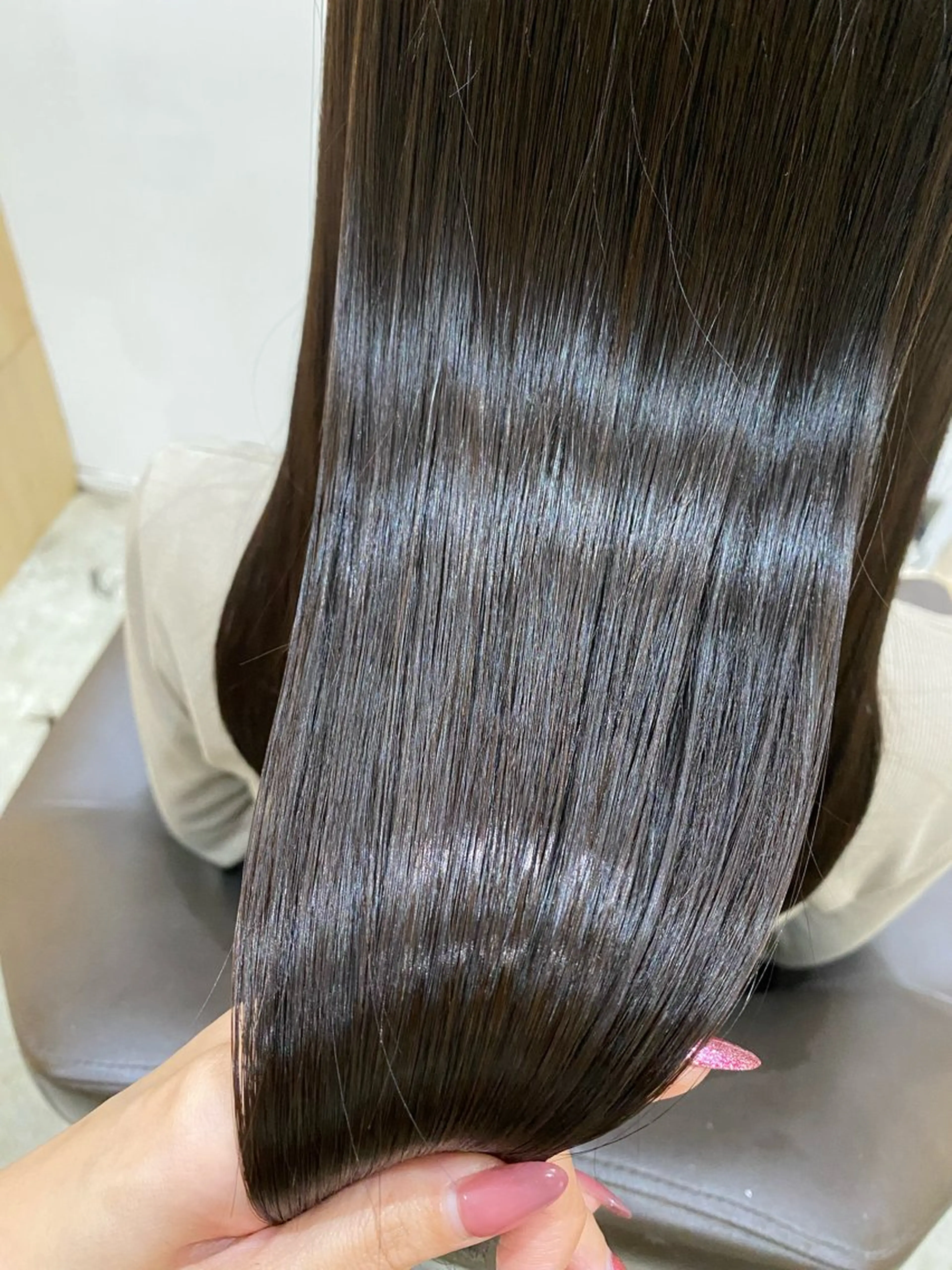 カラー miloc minamiのヘアスタイル