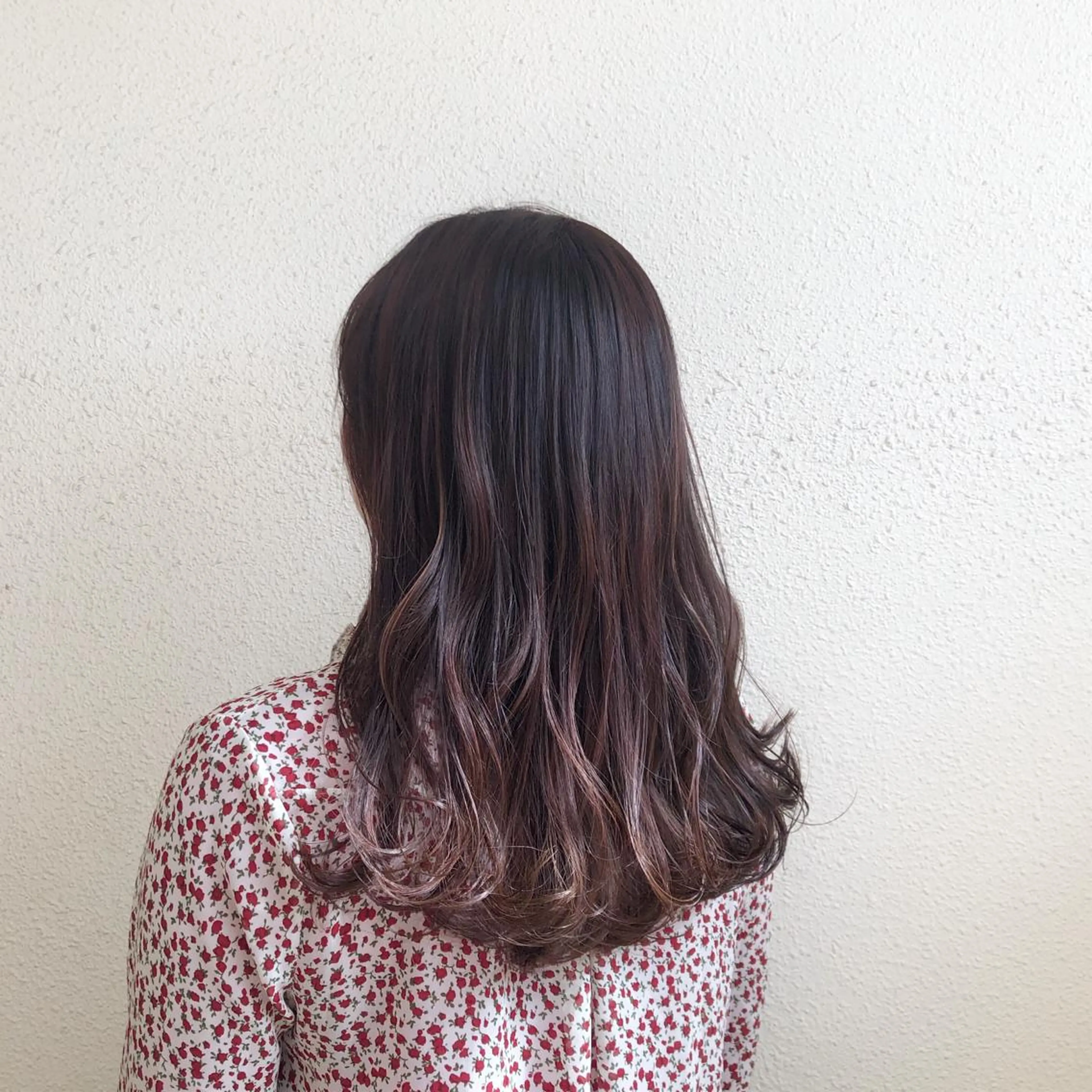 セミロング ハイライト 中司 莉菜のヘアスタイル