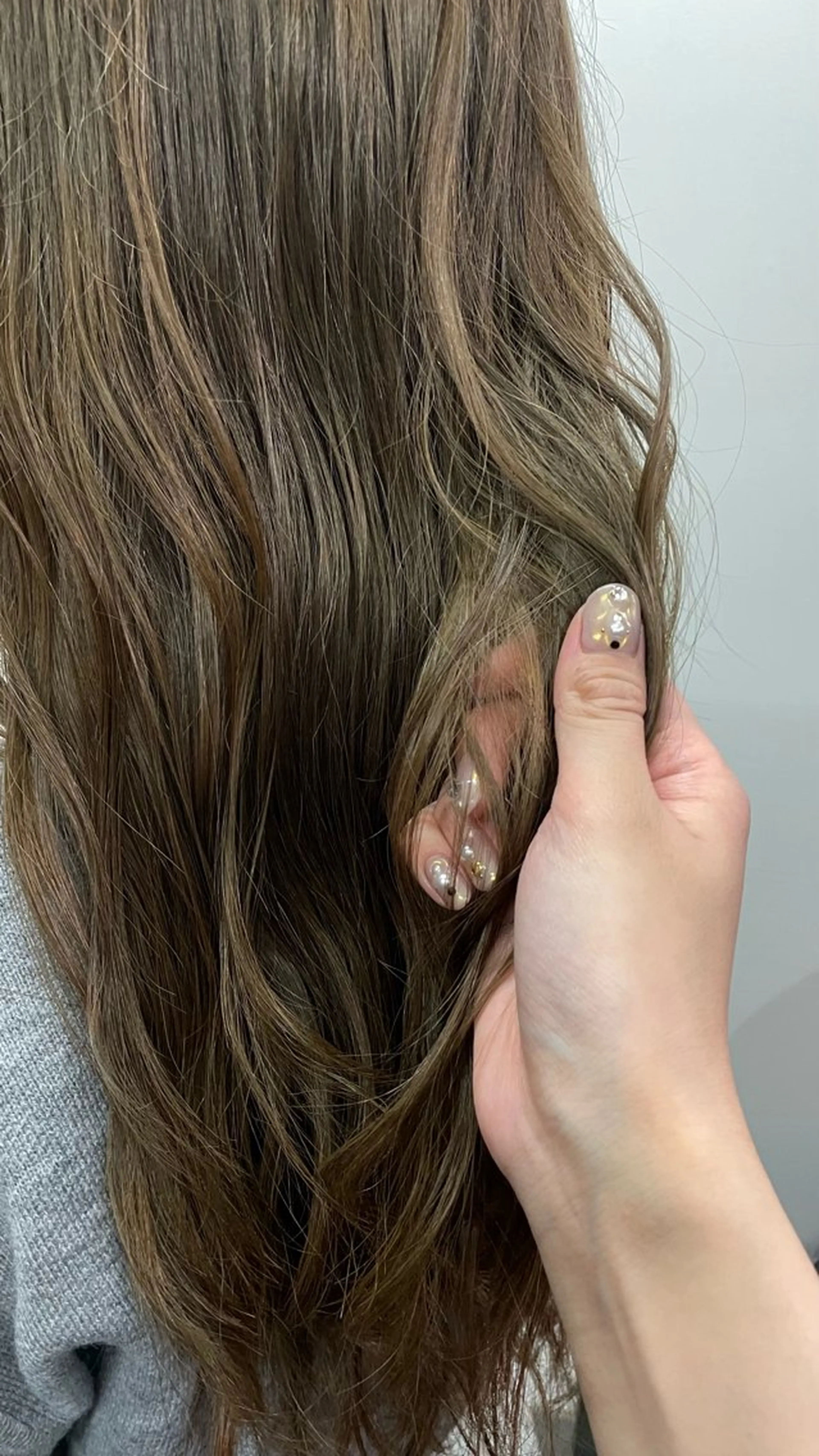 ロング カラー ベージュカラー 透明感カラー オリーブベージュ 都築 あんずのヘアスタイル