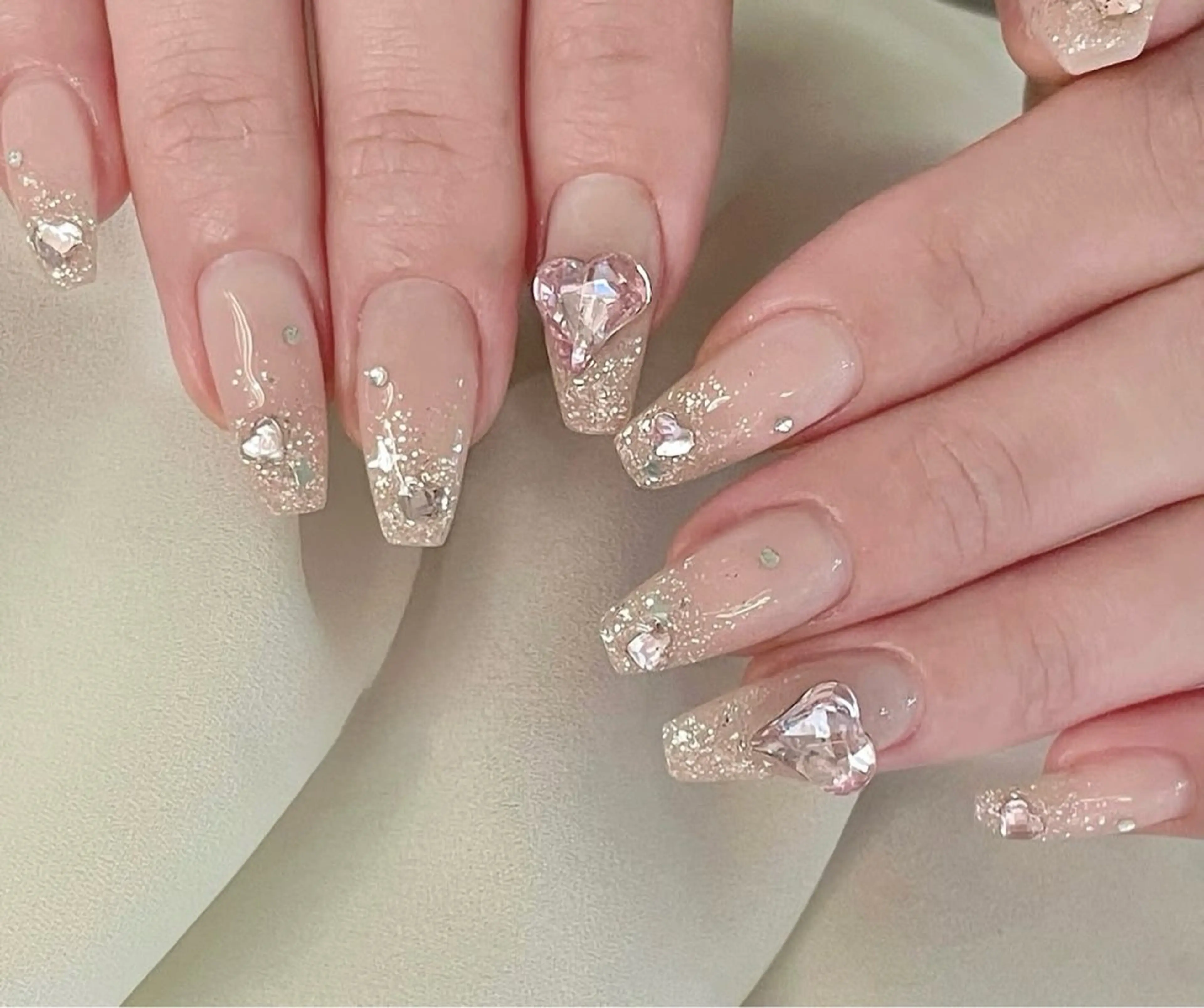 ネイル ジェルネイル グラデーション ハート ホログラムネイル 韓国ネイル ハンドネイル ハンドケア NailSalon✨ Écrinエクランのネイルデザイン