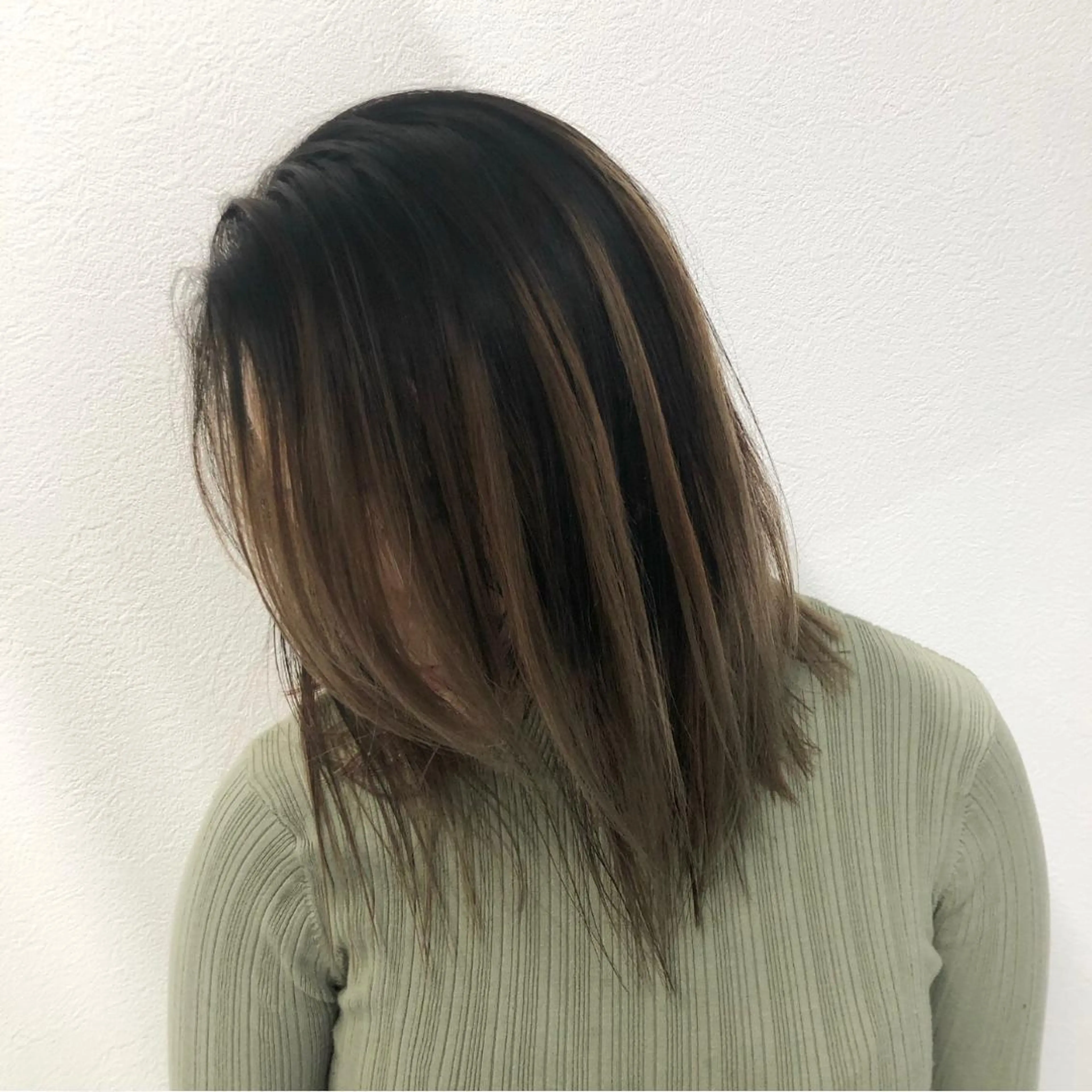 ミディアム カラー ヘアアレンジ シールエクステ バレイヤージュ デザインカラー ハイライトカラー エクステ アンドウ ユウ/ レイヤーカット/韓国のヘアスタイル