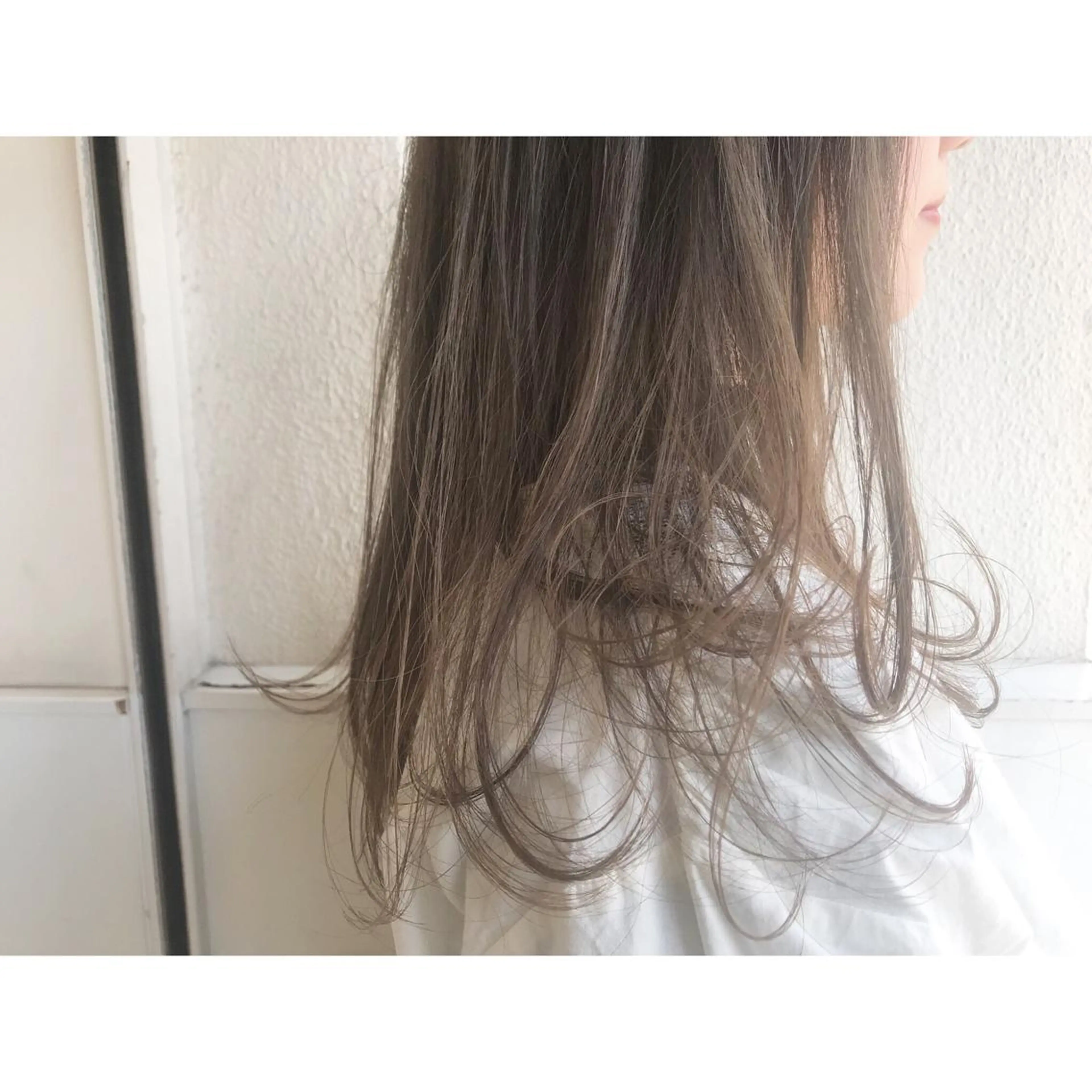 セミロング カラー アッシュ ベージュカラー ヘアカラー トリートメント Musiiik hairのヘアスタイル