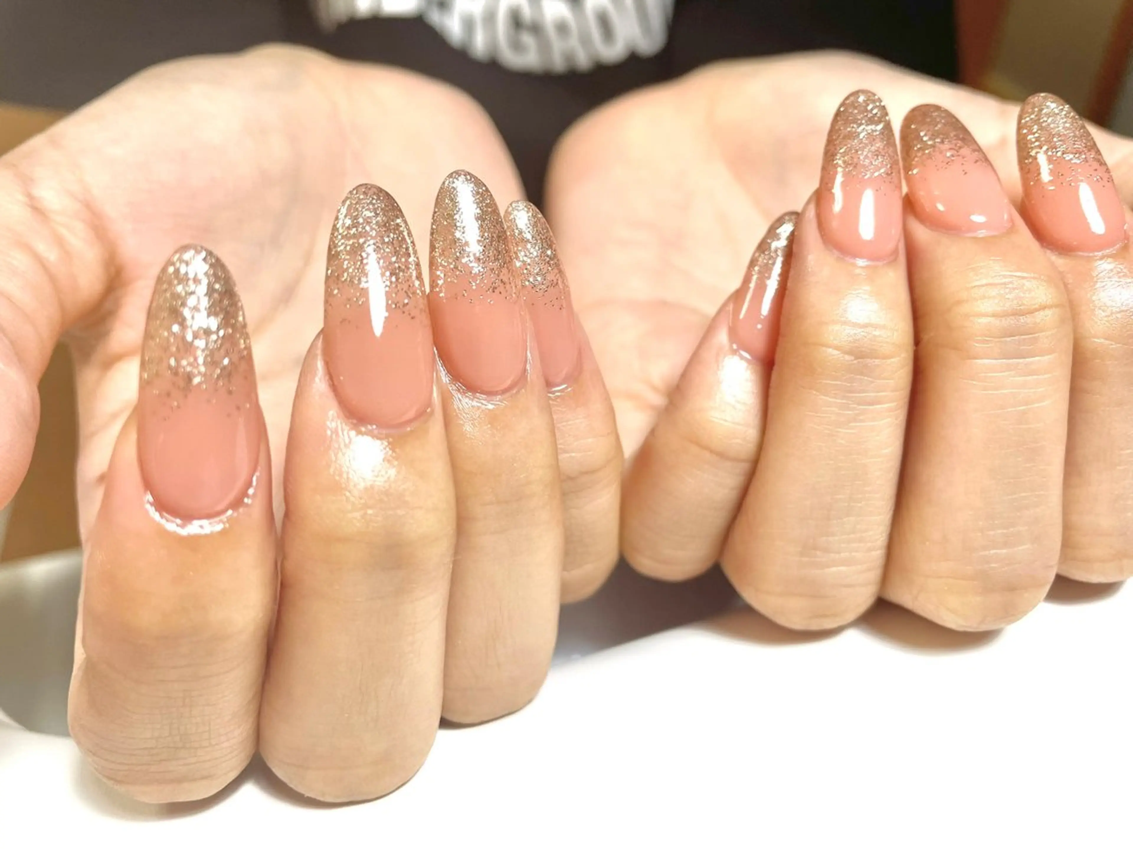 ネイル 長さ出し ラメ(グリッター) ラメグラデーション ワンカラーネイル alma (アルマ)のネイルデザイン