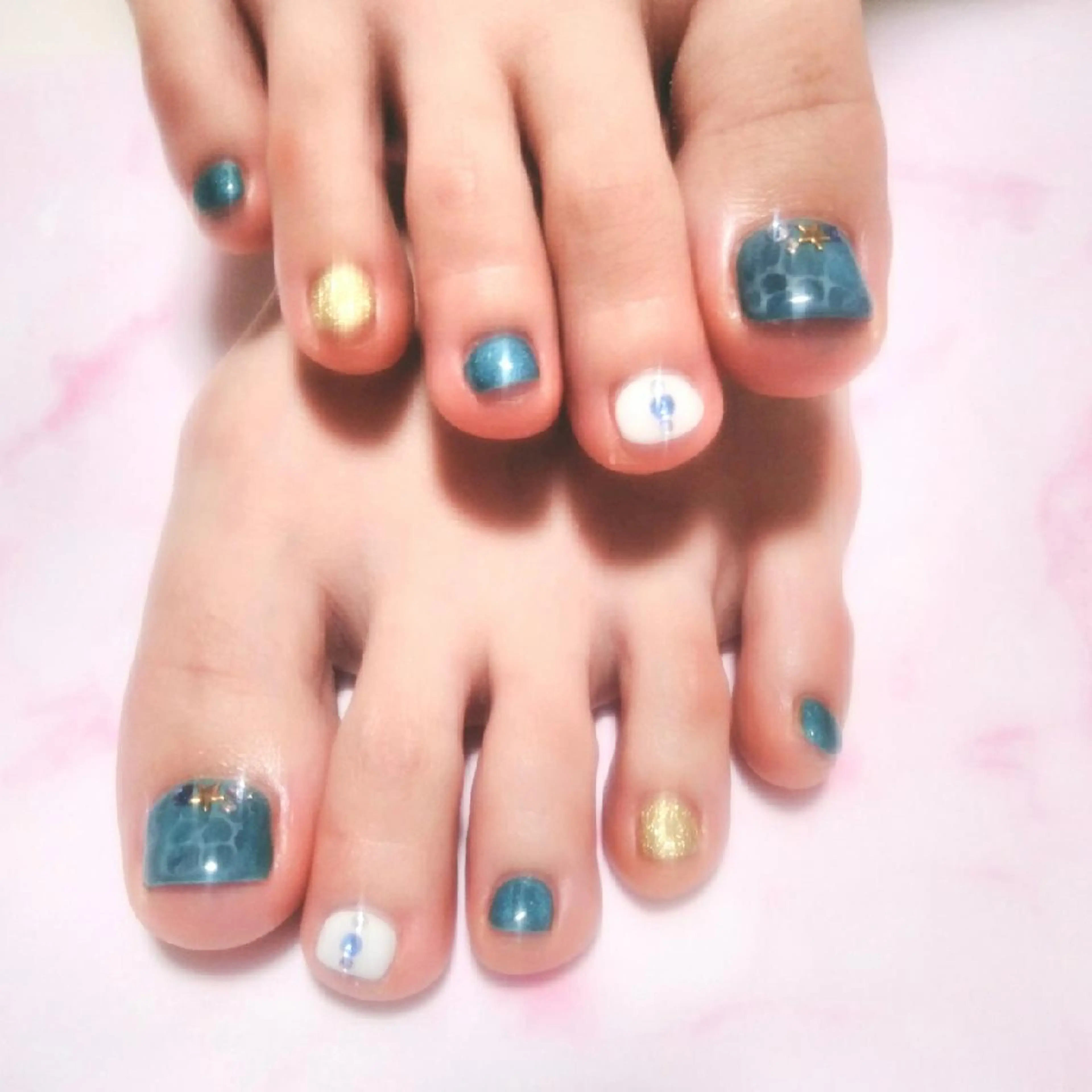 ネイル フットネイル エステとネイル ローズコンフォートのネイルデザイン