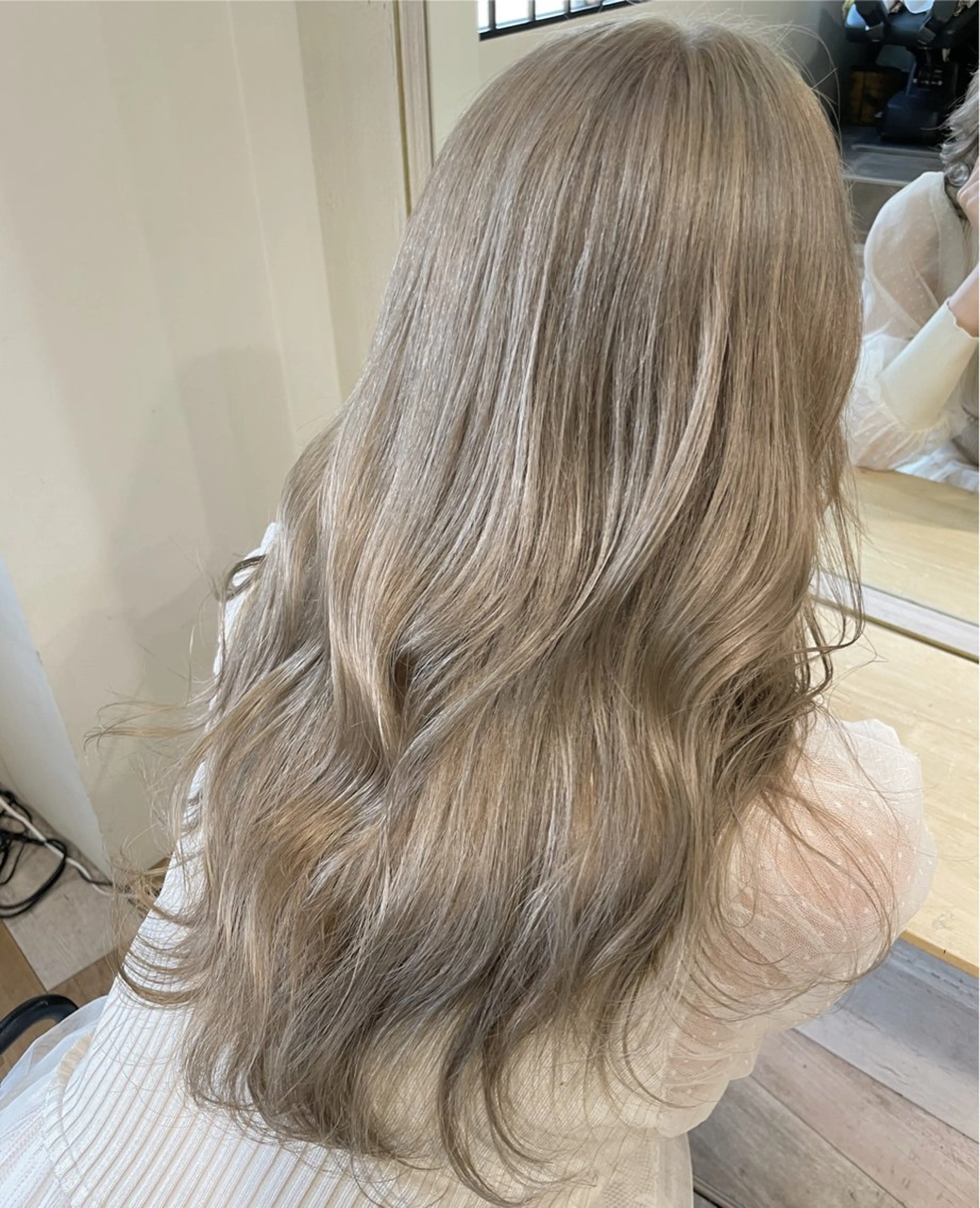 ロング カラー ブリーチ グレージュ ハイトーンカラー シルバー ヘアカラー 🌈デザインヘア職人 Kaede🌈のヘアスタイル