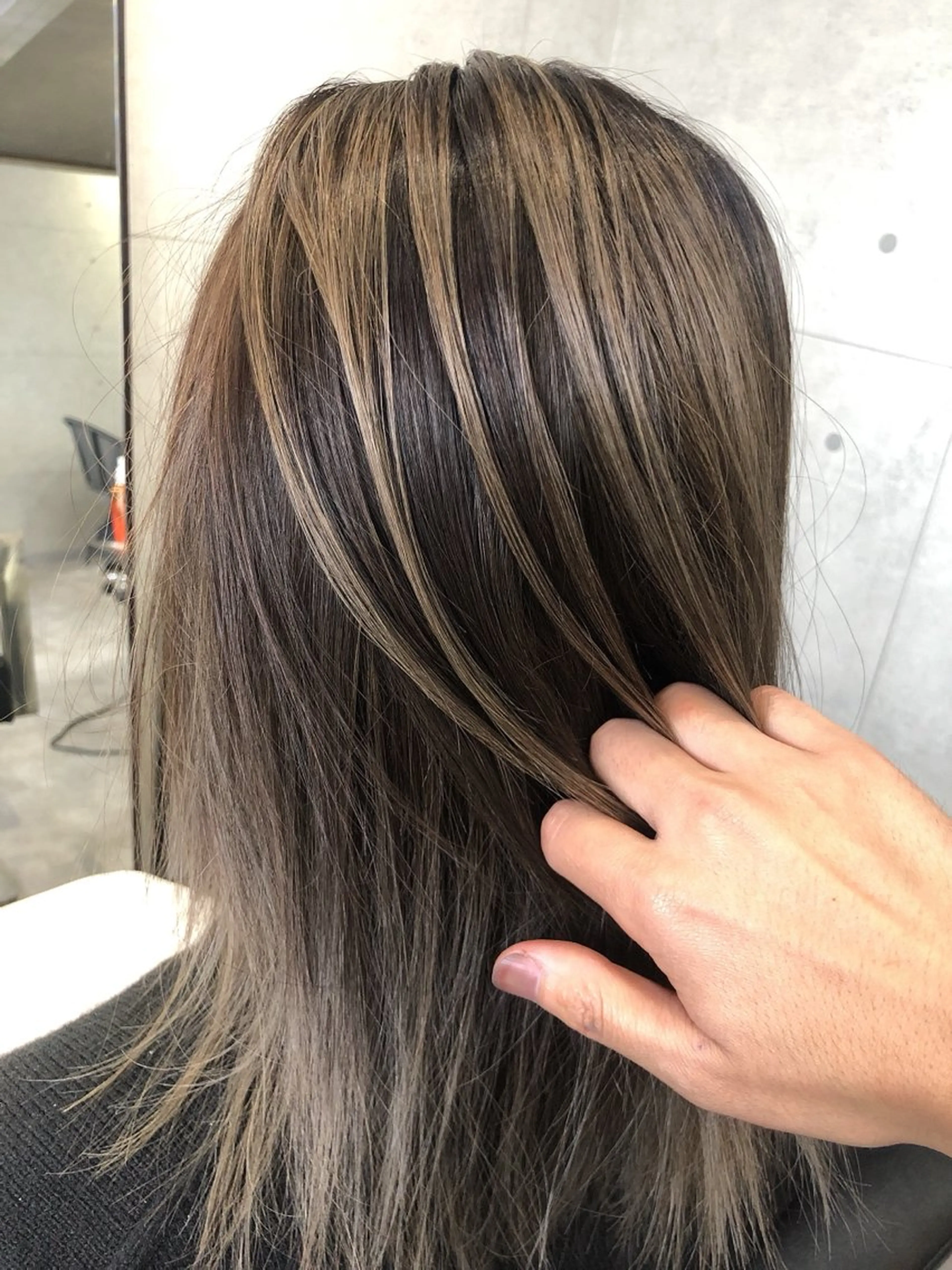 セミロング ボブ くびれヘア くせ毛 髪質改善 切りっぱなしロブ カット ヘアカラー REVE所属・REVE美容室 REVEマツエクのヘアスタイル