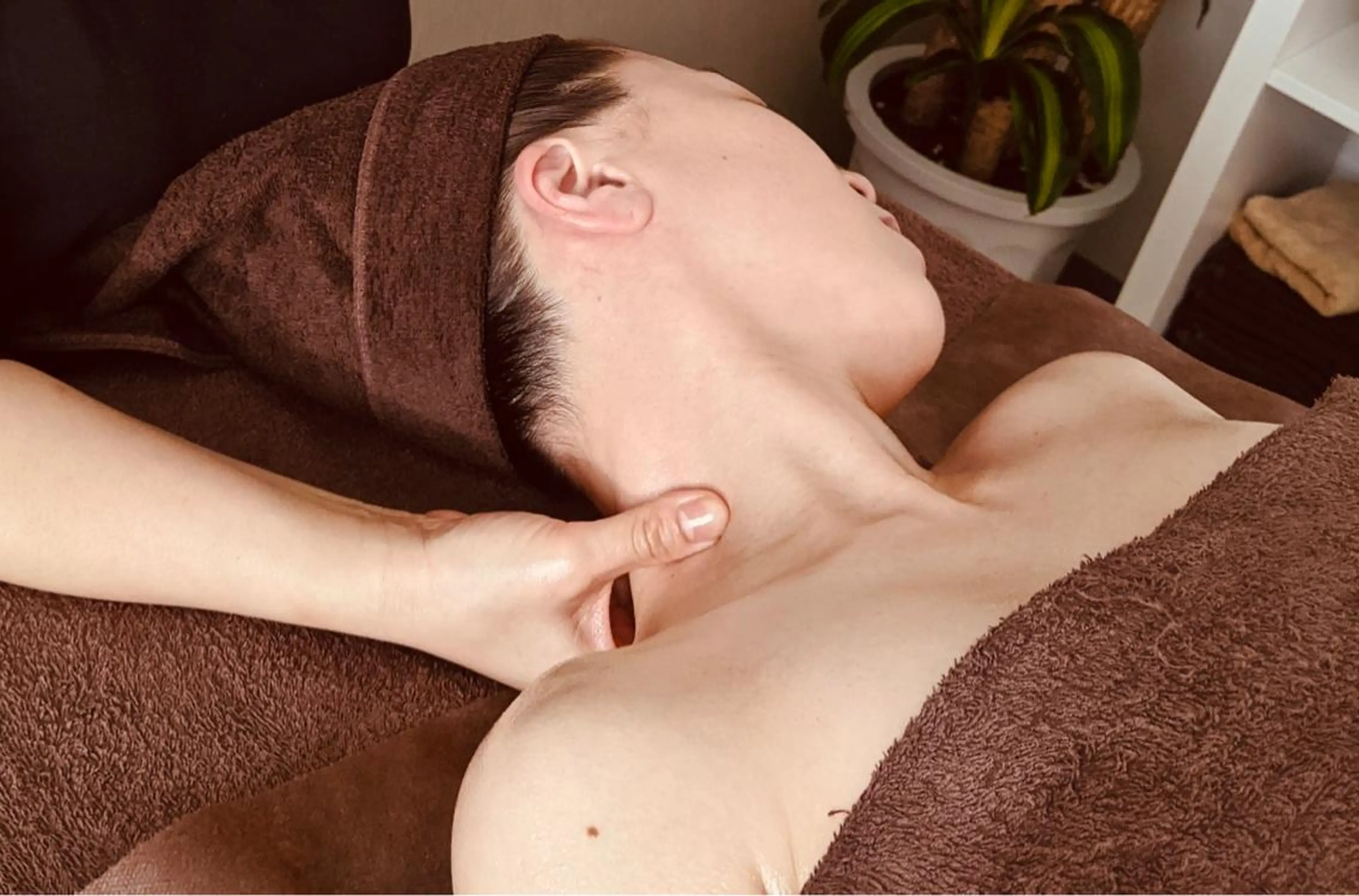 お顔むくみ予防◎ 肩首こりからくる頭痛めまい撃退！小顔効果✨【上半身集中リンパマッサージ/ドライヘッドスパ付50分】の写真