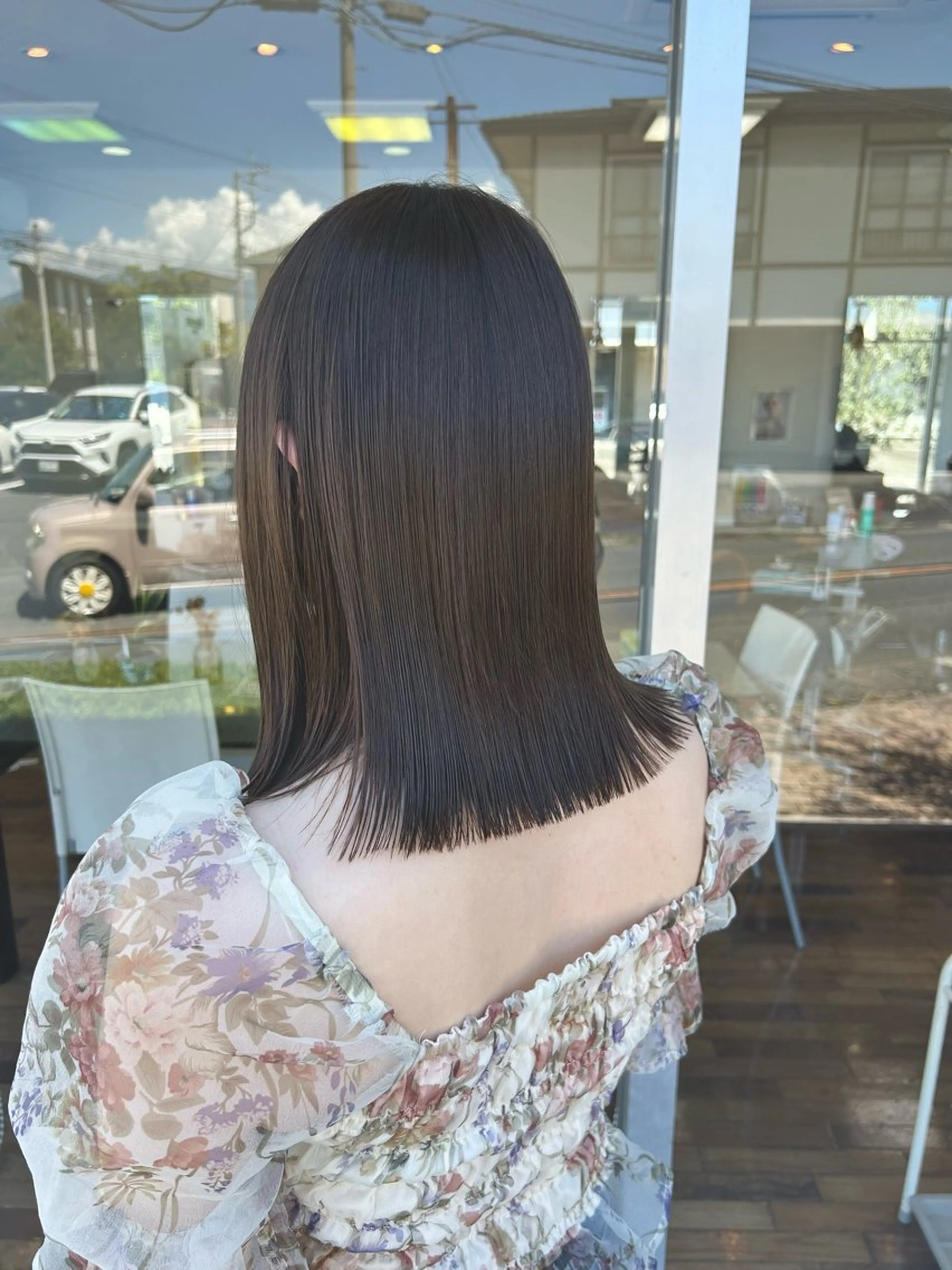 ミディアム 小澤 志穂のヘアスタイル