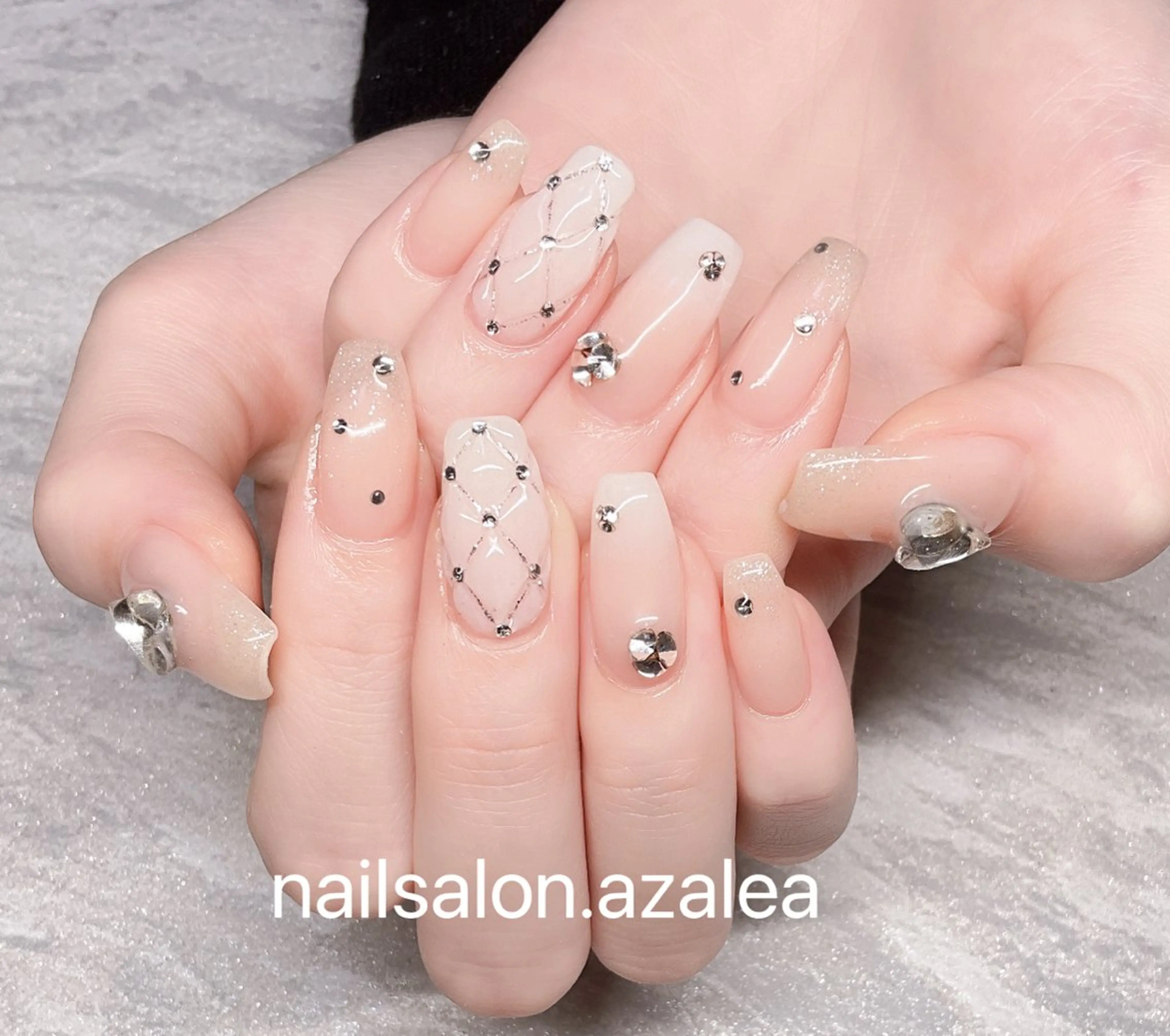 ネイル ハンドネイル R inのネイルデザイン