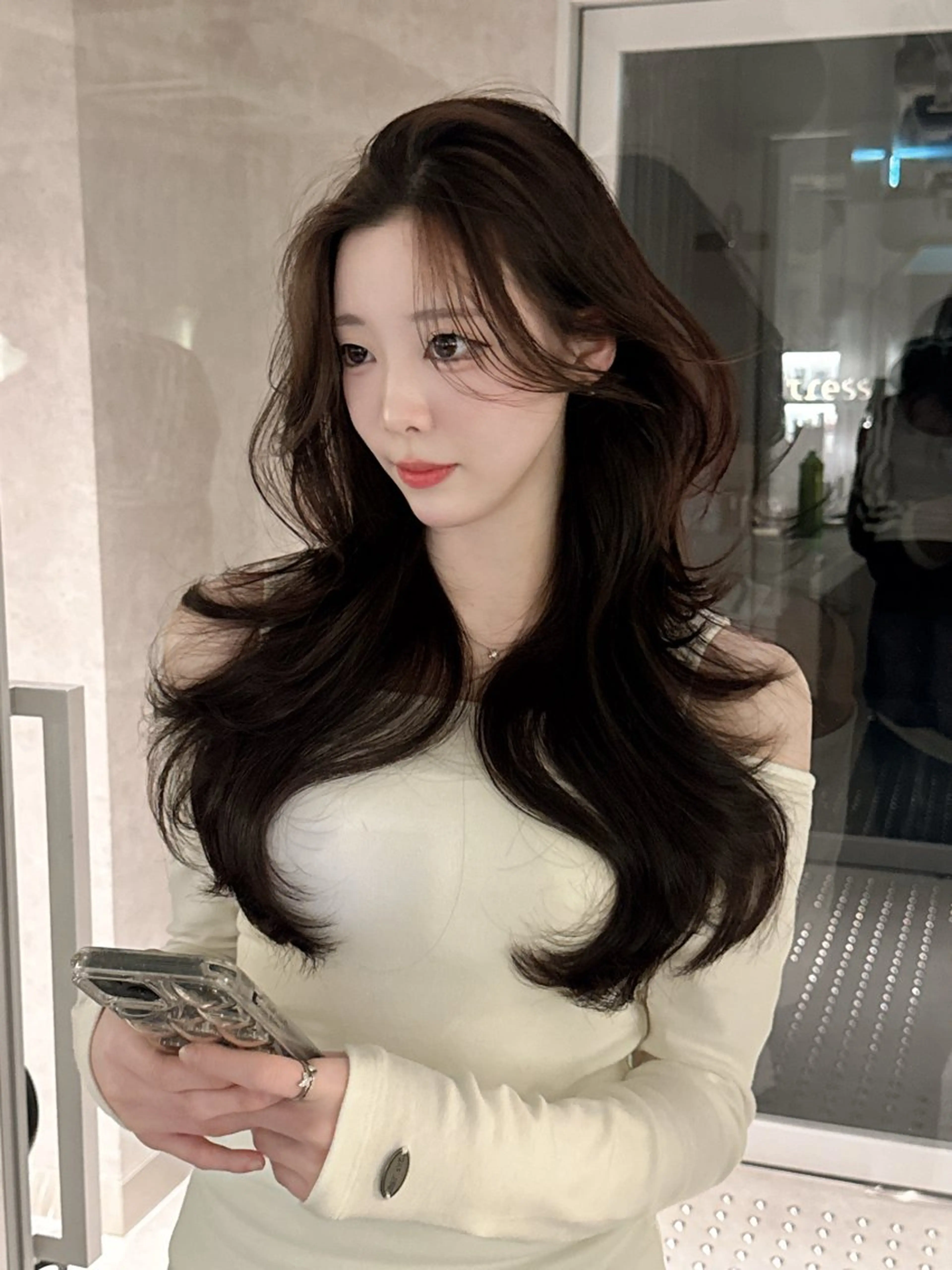 ロング 武藤 綾音のヘアスタイル