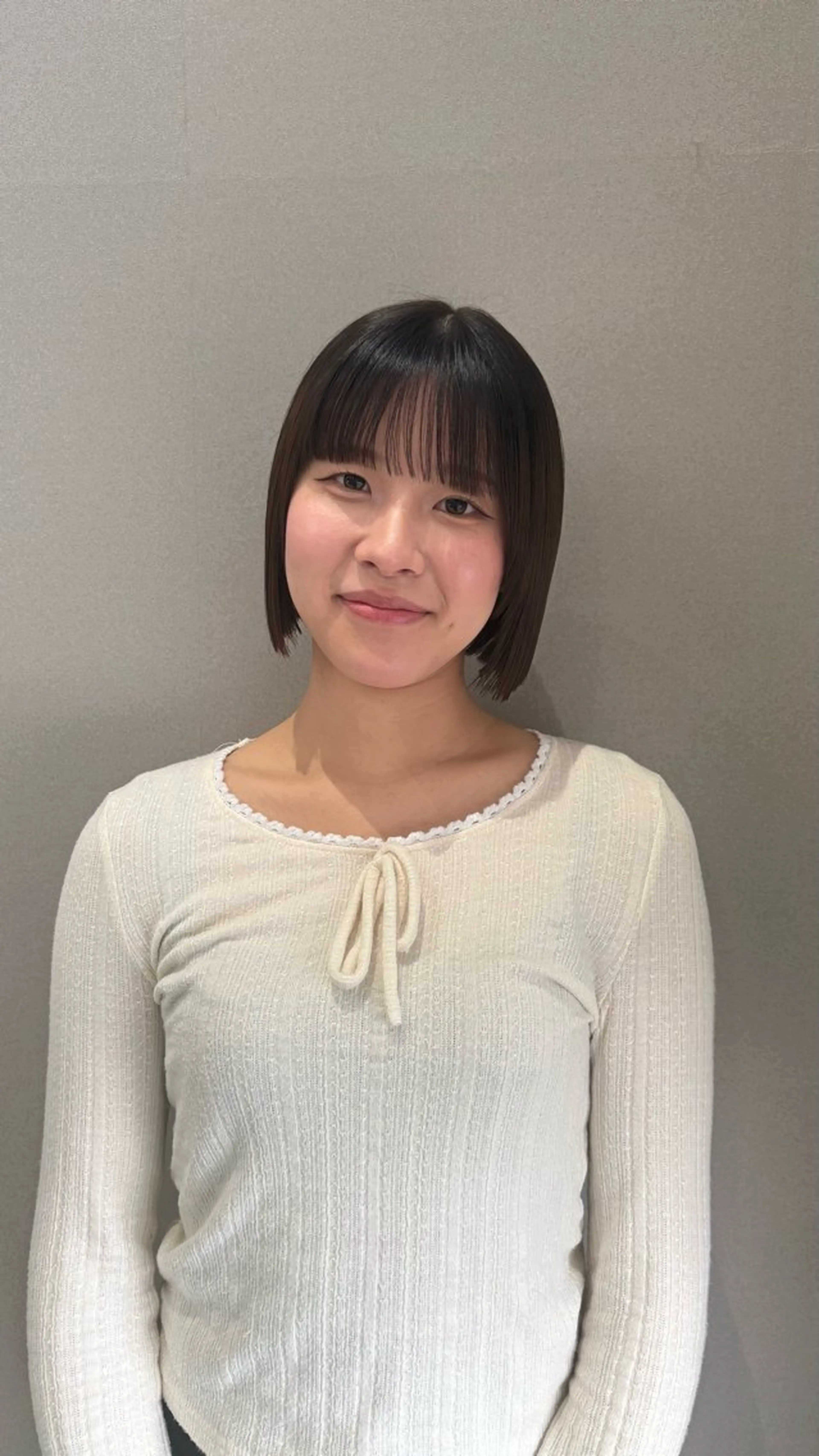 ミディアム カット 中島 万凜のヘアスタイル