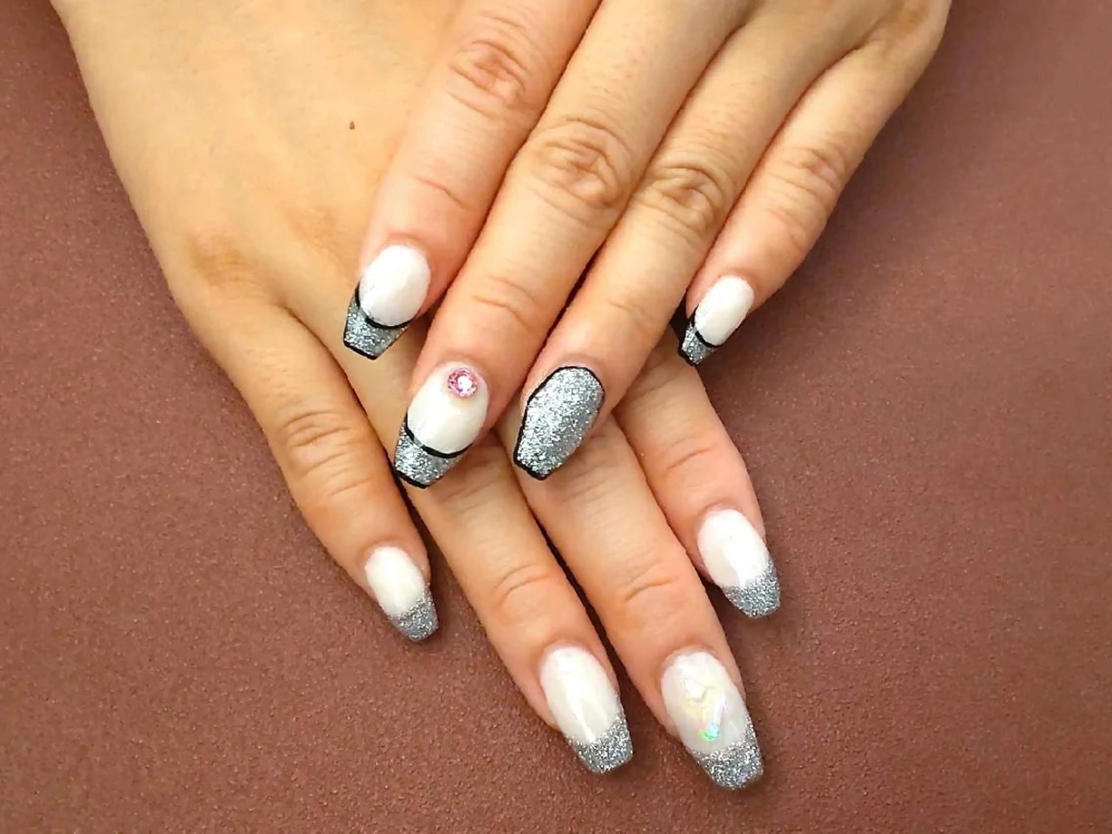 ミディアム ネイル 長さ出し フラッシュネイル フレンチネイル ジェルネイル キラキラネイル T&A nailのネイルデザイン