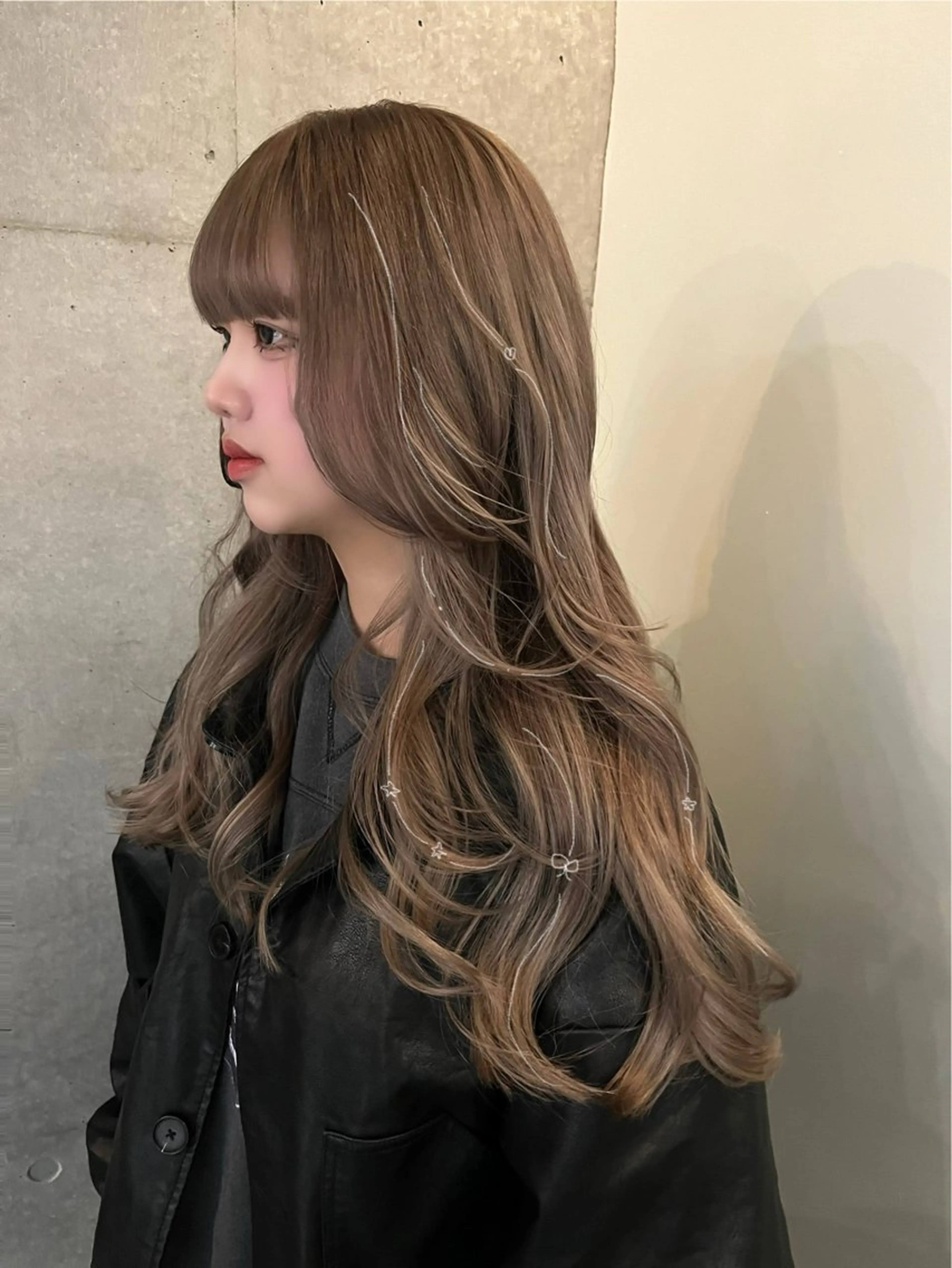 ロング カラー ブリーチ グレージュ ミルクティーグレージュ 韓国ボブ/ハッシュ カットKIRAのヘアスタイル