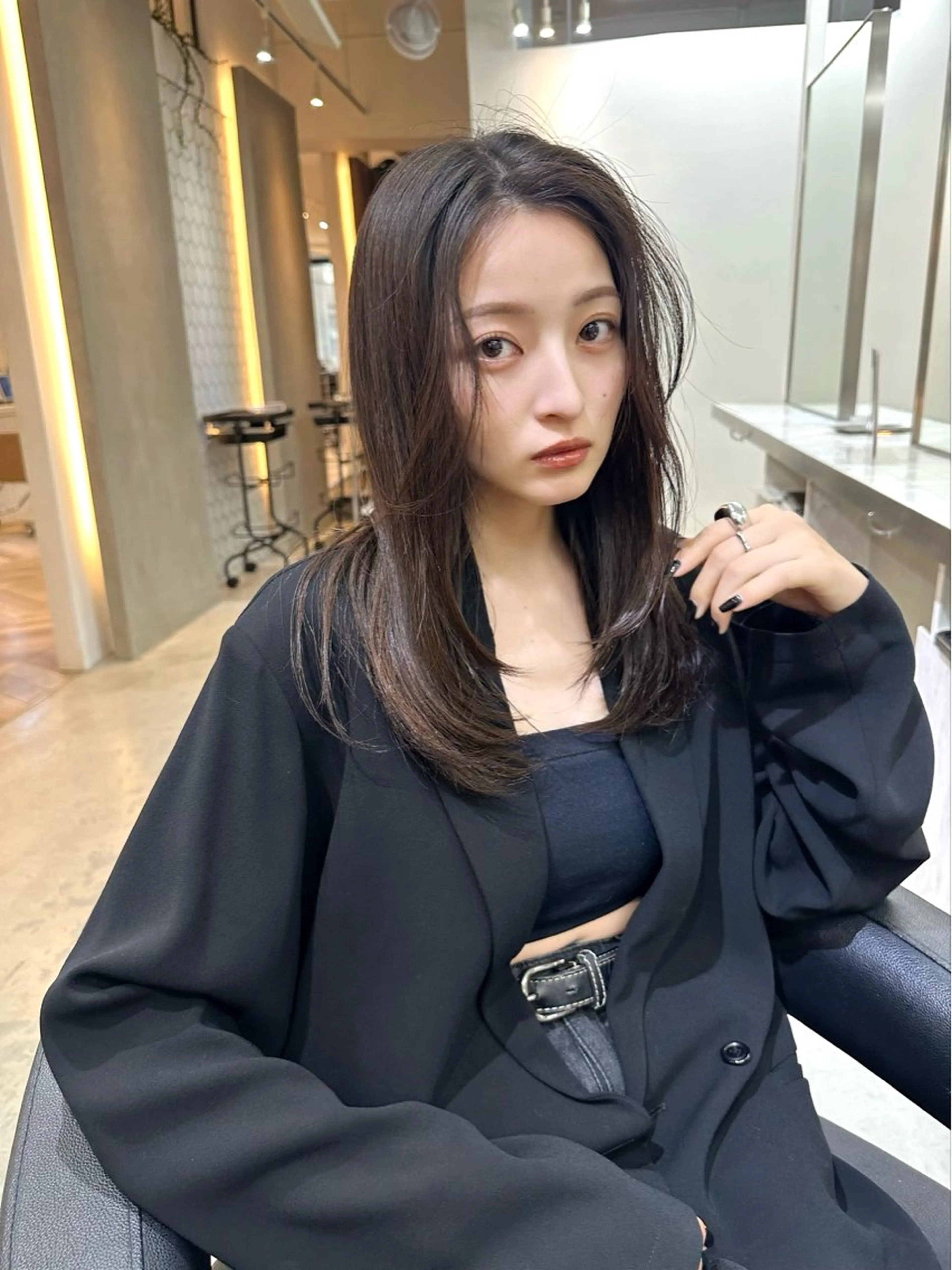 セミロング カラー ミディアムレイヤー 添田晃基のヘアスタイル