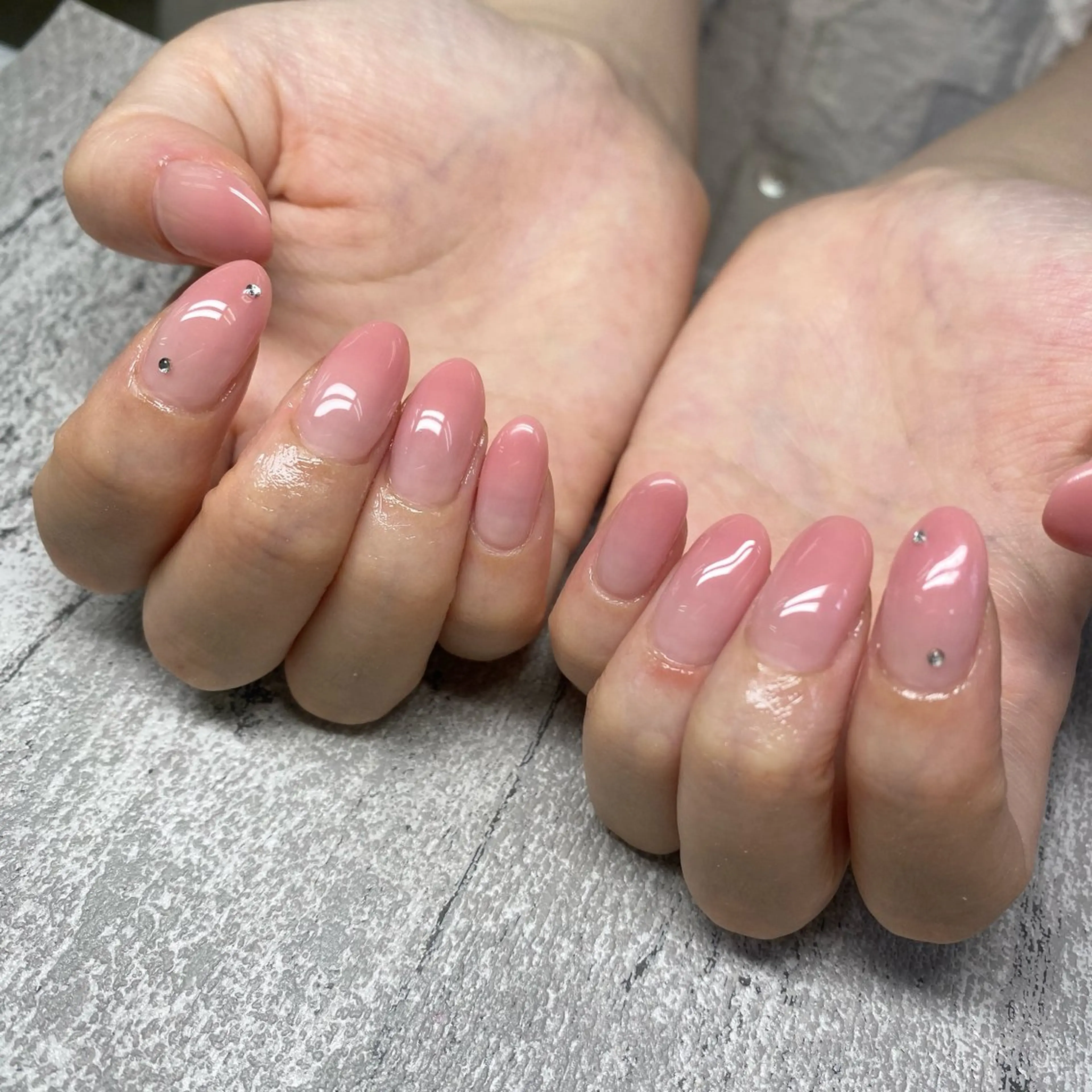 ネイル ストーンネイル ハンドネイル Bianca🩶 TAMIYAのネイルデザイン