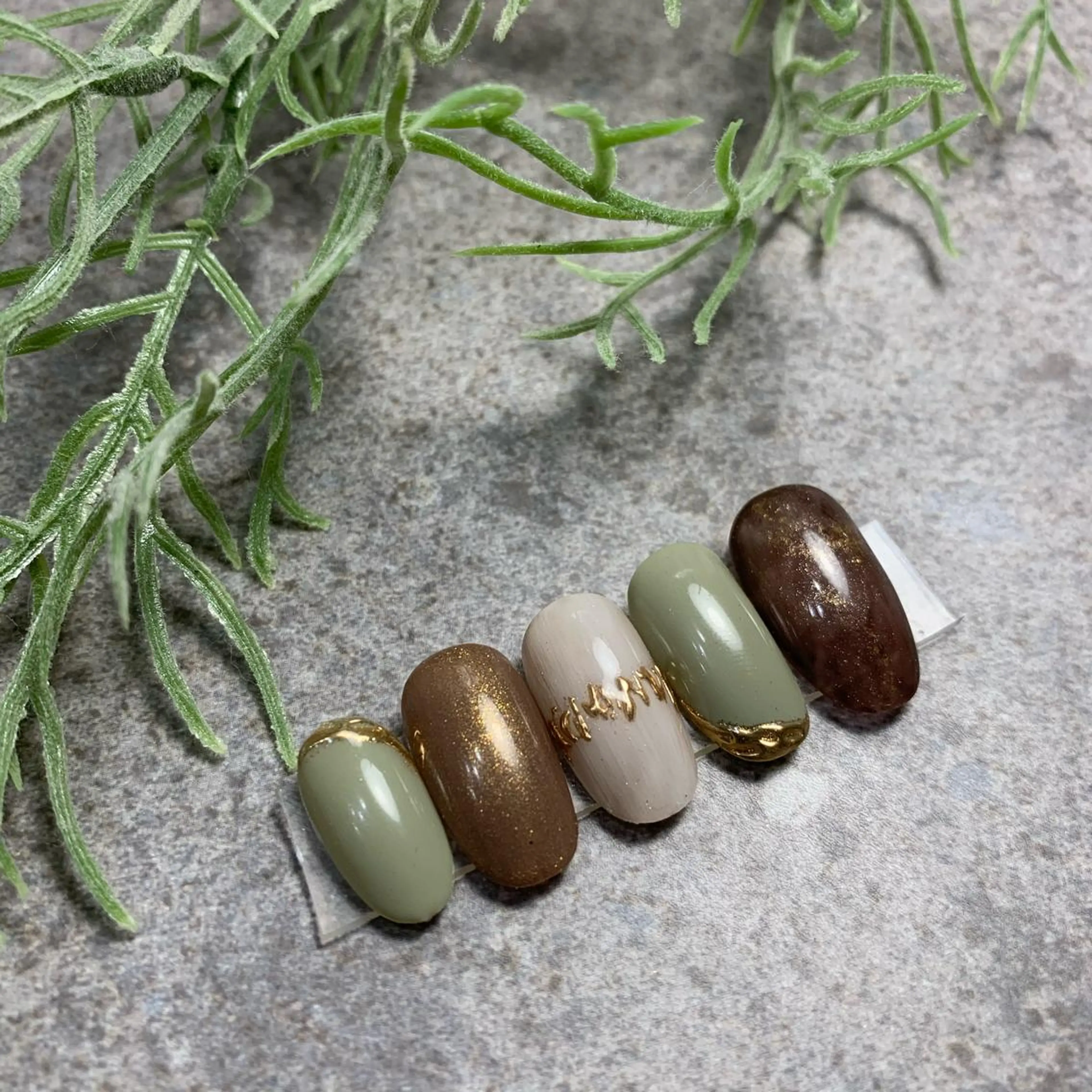 ネイル アートネイル グリーン ニュアンスネイル ハンドネイル NAILROOM ekolu所属・近藤 穂乃果のネイルデザイン