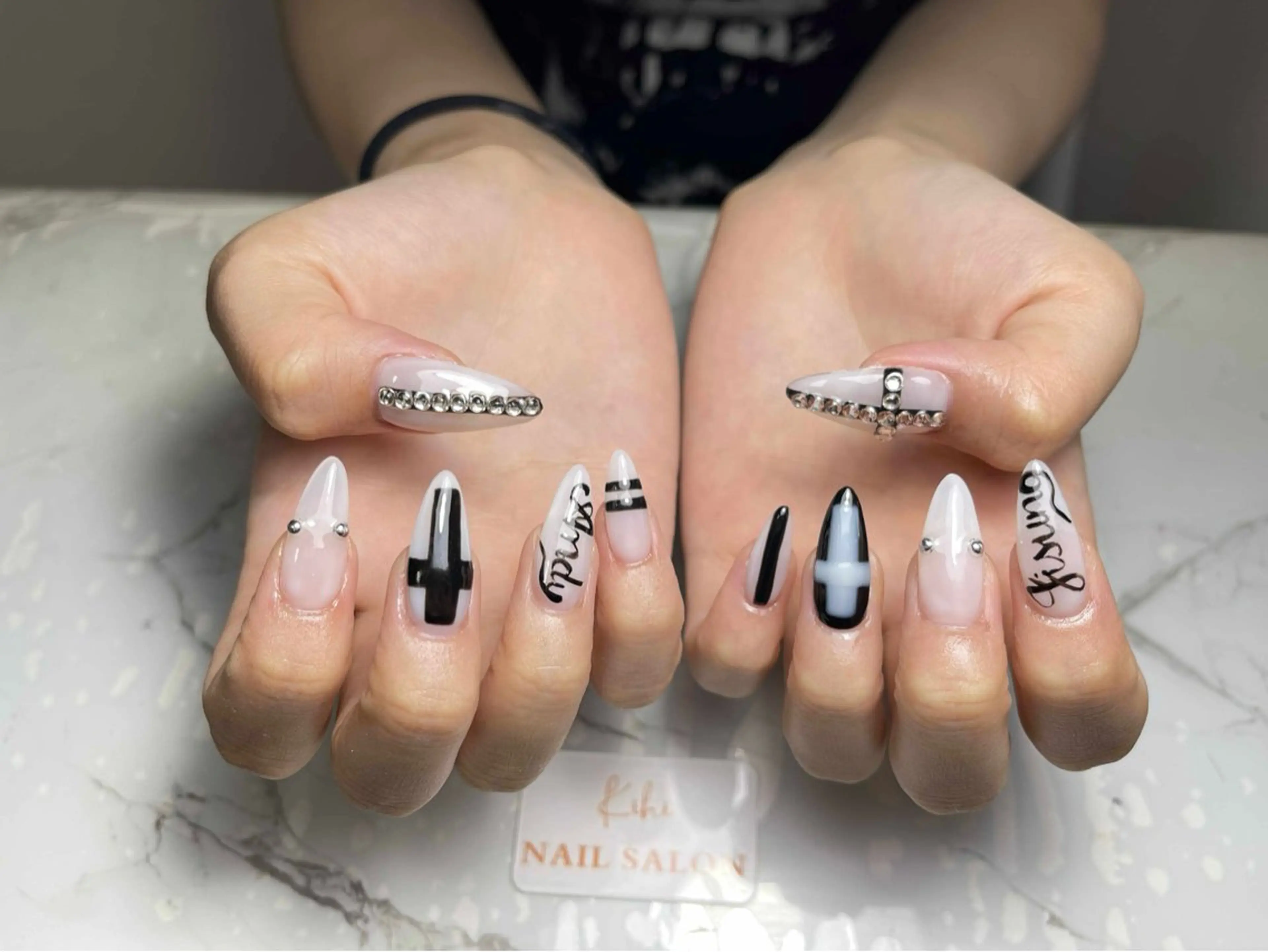 ネイル アートネイル フレンチネイル ジェルネイル グラデーション 韓国ネイル ハンドネイル 💕鈴木ユリ パラジェル/オフ無料のネイルデザイン