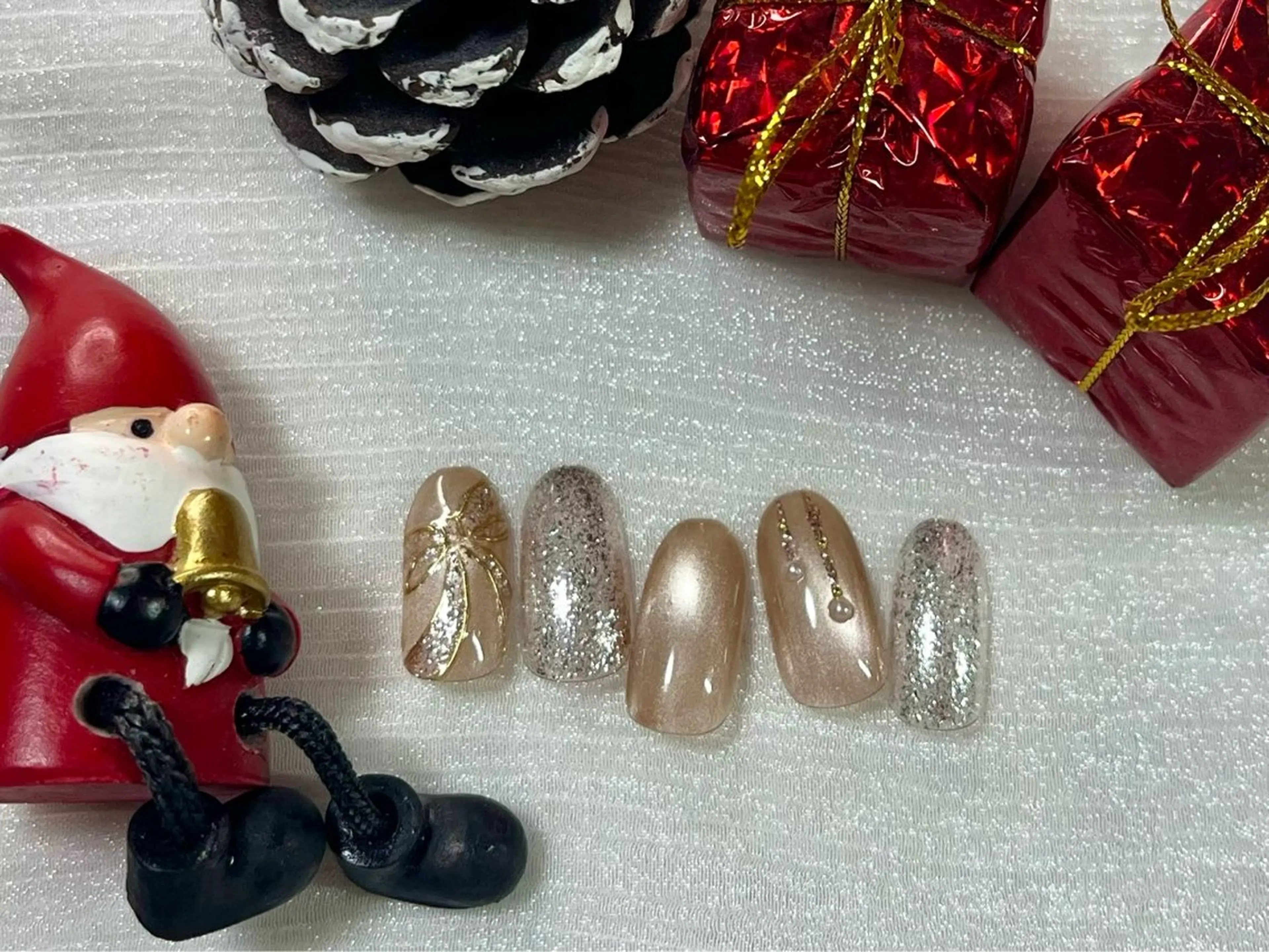 ネイル ジェルネイル マグネットネイル パラジェル リボン 冬ネイル kiki nail &brow二子玉川の眉毛・アイブロウイメージ