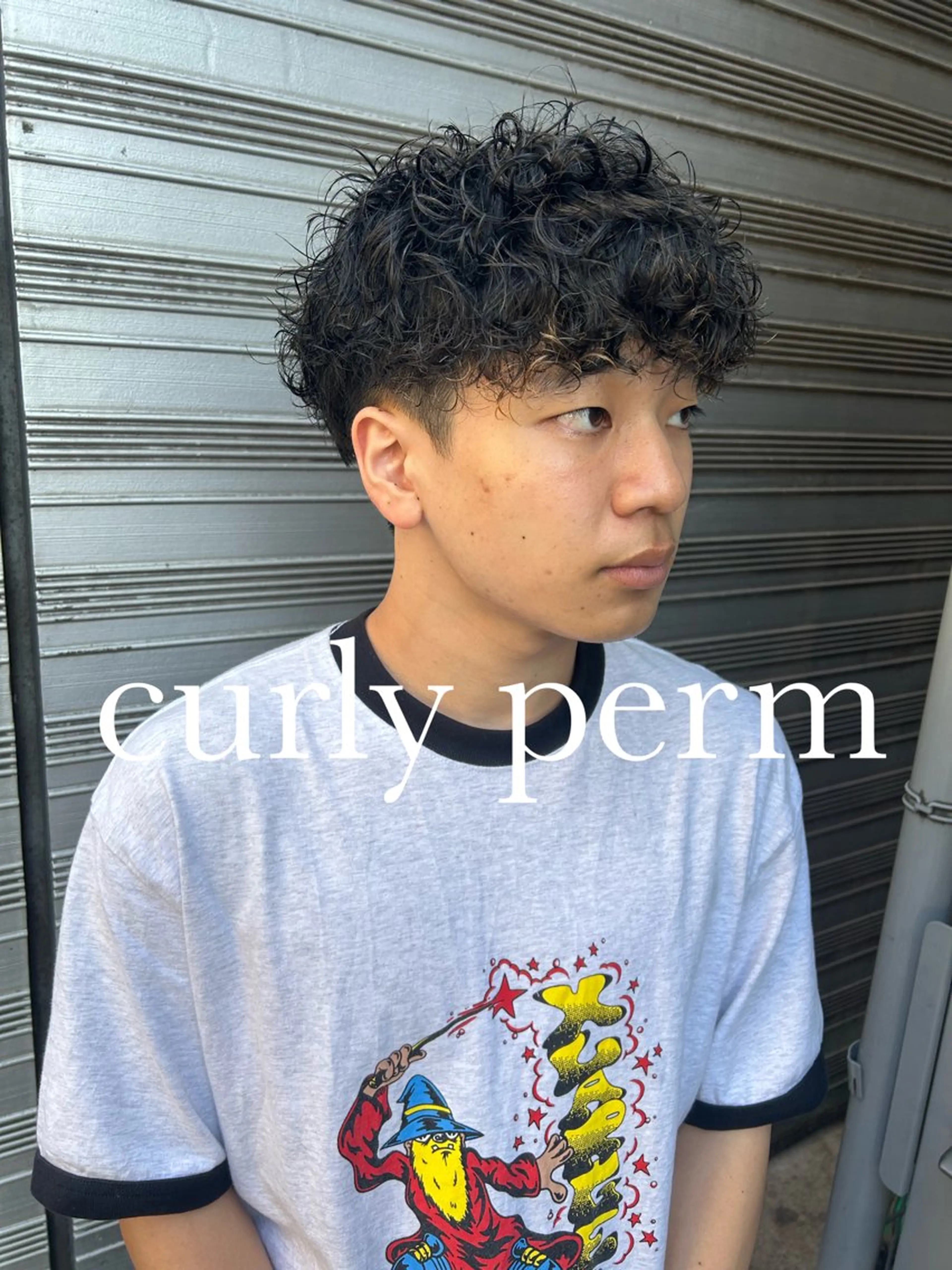 ショート パーマ メンズ メンズブリーチ メンズハイライト メンズインナーカラー メンズパーマ プードルパーマ charme所属・💈メンズ短髪特化 ✂︎伊藤大輝💈のヘアスタイル