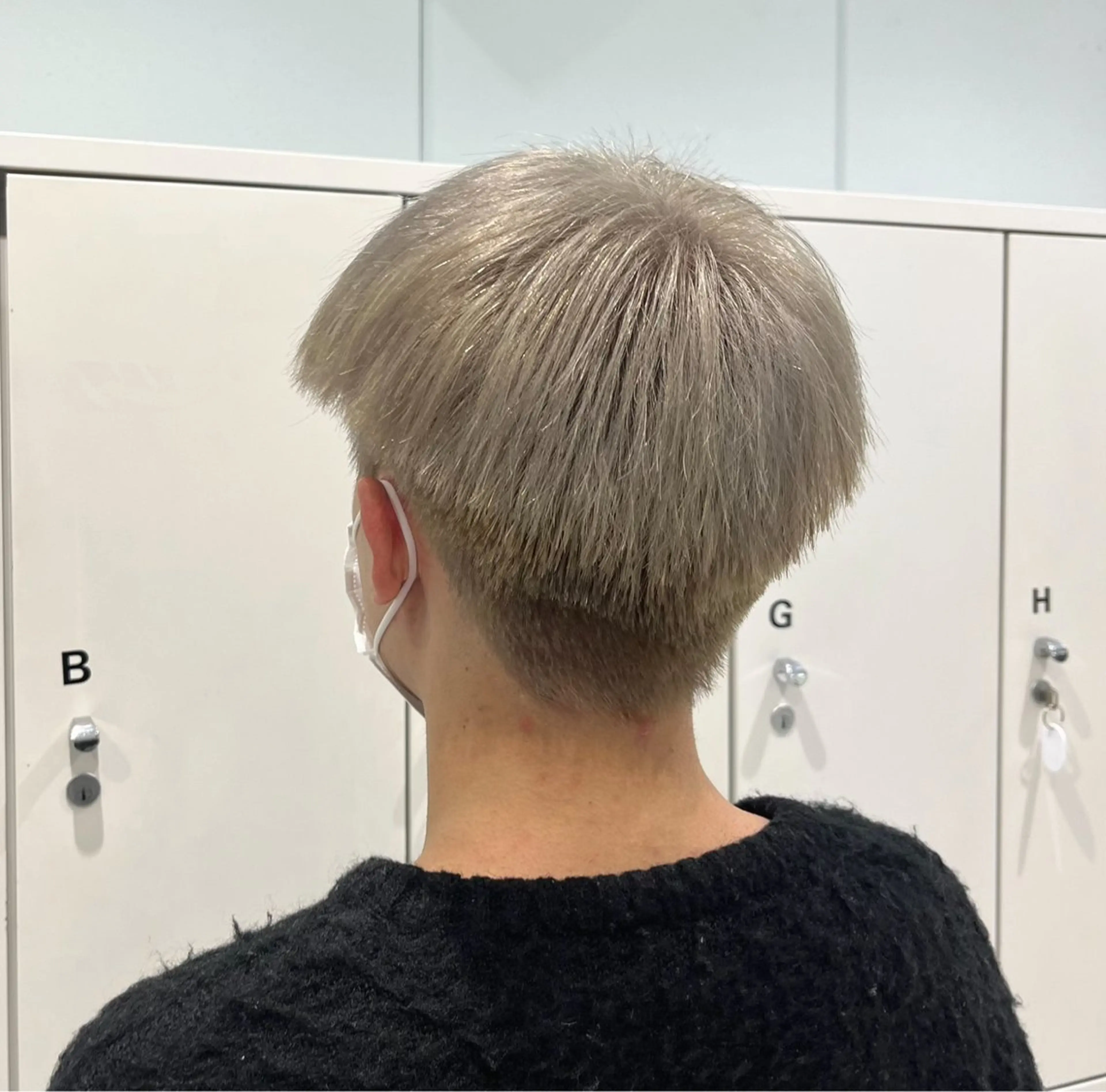 ショート カラー メンズ ブロンド ホワイトブロンド ヘアカラー トリートメント 顔周りカット／透明感 カラー／Kurumeのヘアスタイル