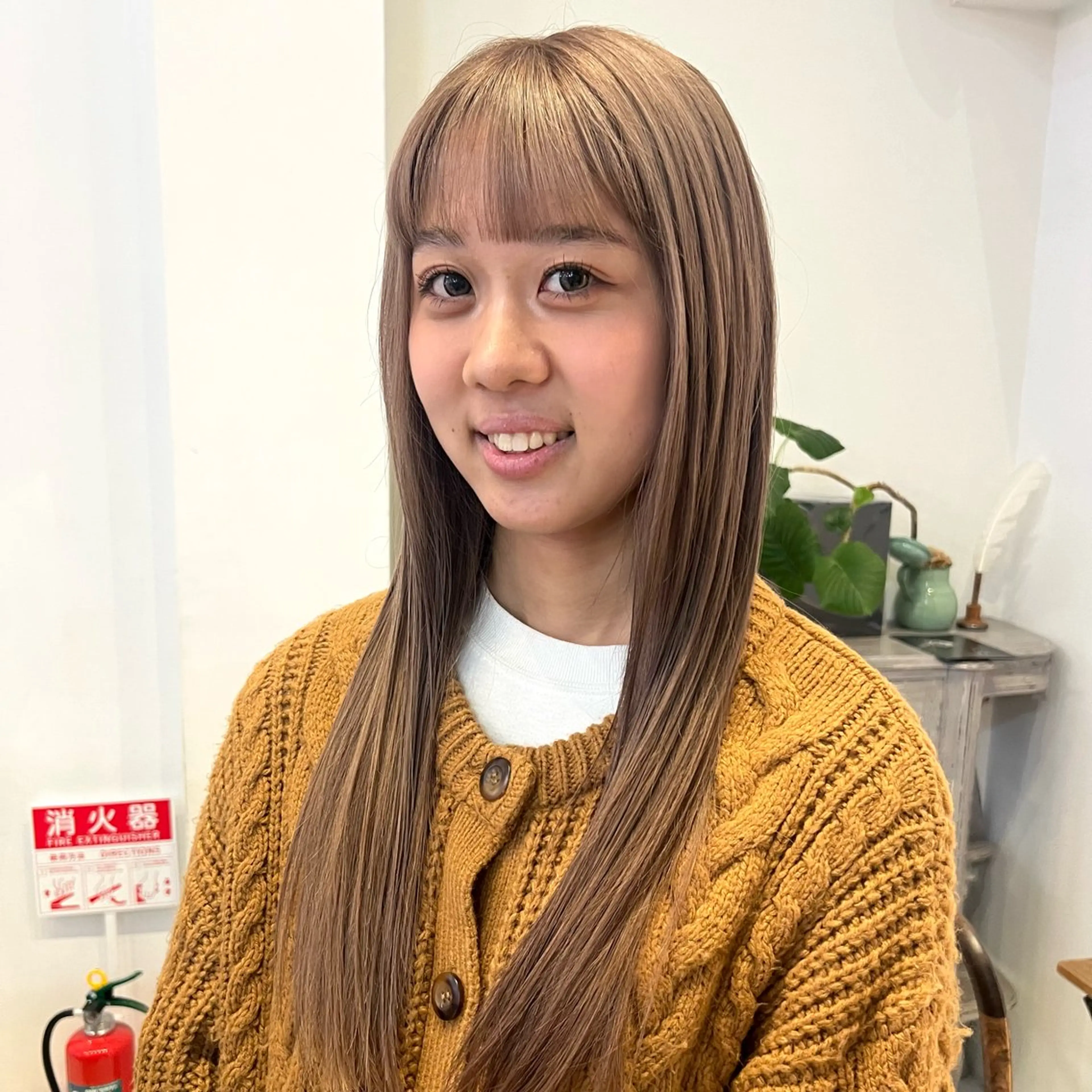 ロング カラー ヘアカラー トリートメント 金城 愛海のヘアスタイル