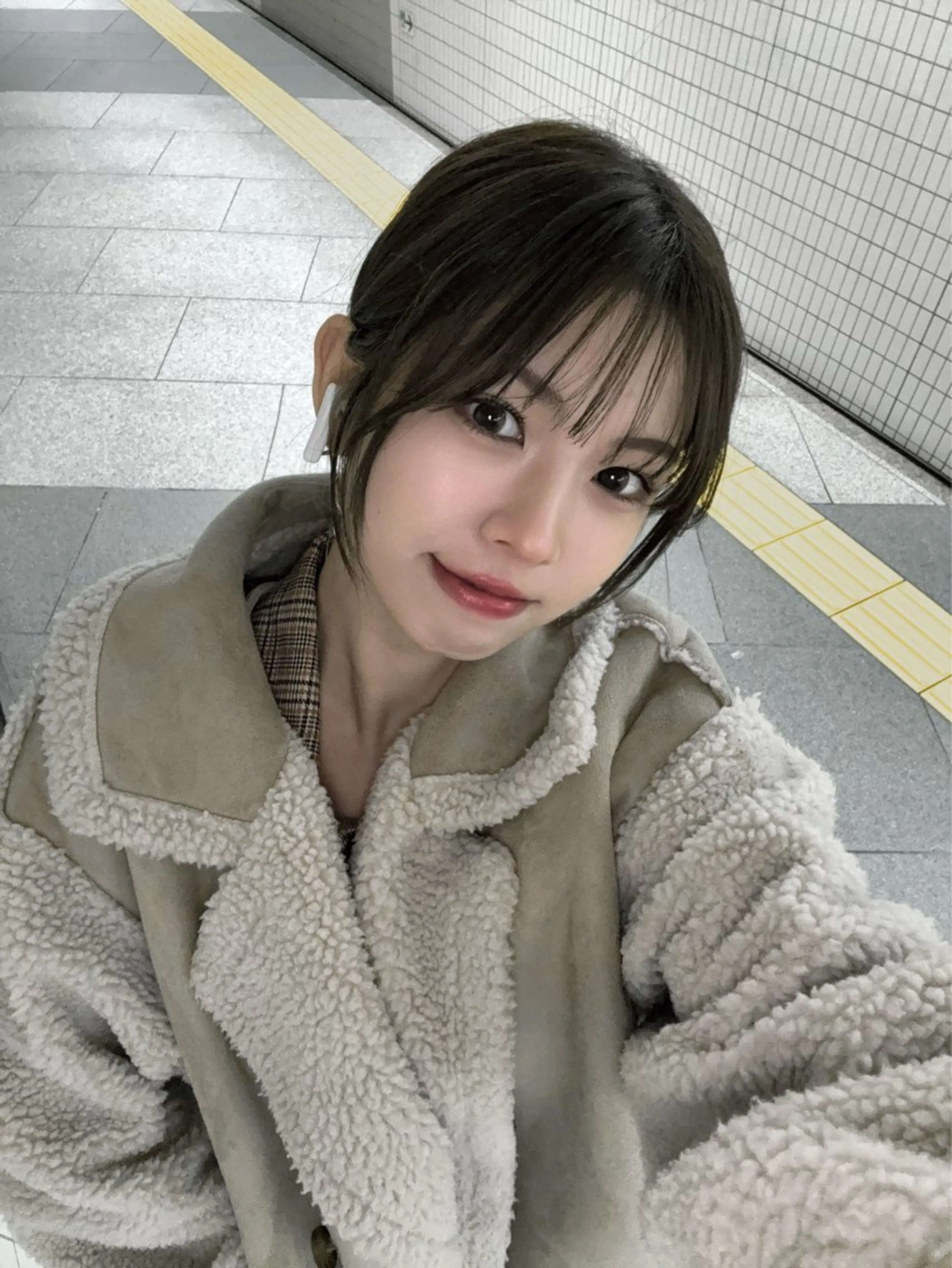 セミロング カラー パーマ ヘアアレンジ 顔周りカット 韓国風ヘア おくれ毛 小野寺瑞希 /最小顔カットのヘアスタイル