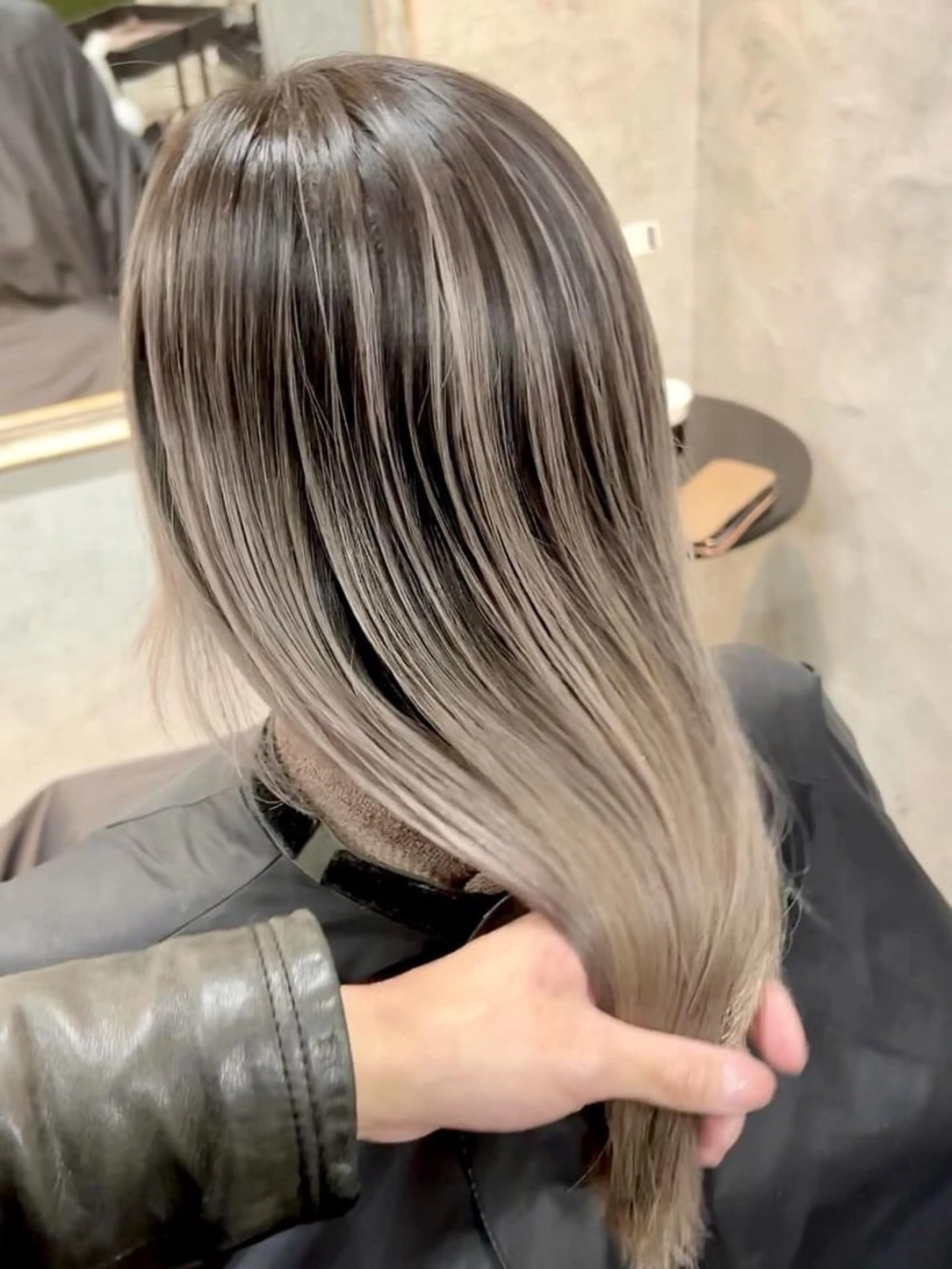 ミディアム カラー バレイヤージュ グラデーションカラー レイヤーカット たけだゆめ ダブルカラーのヘアスタイル