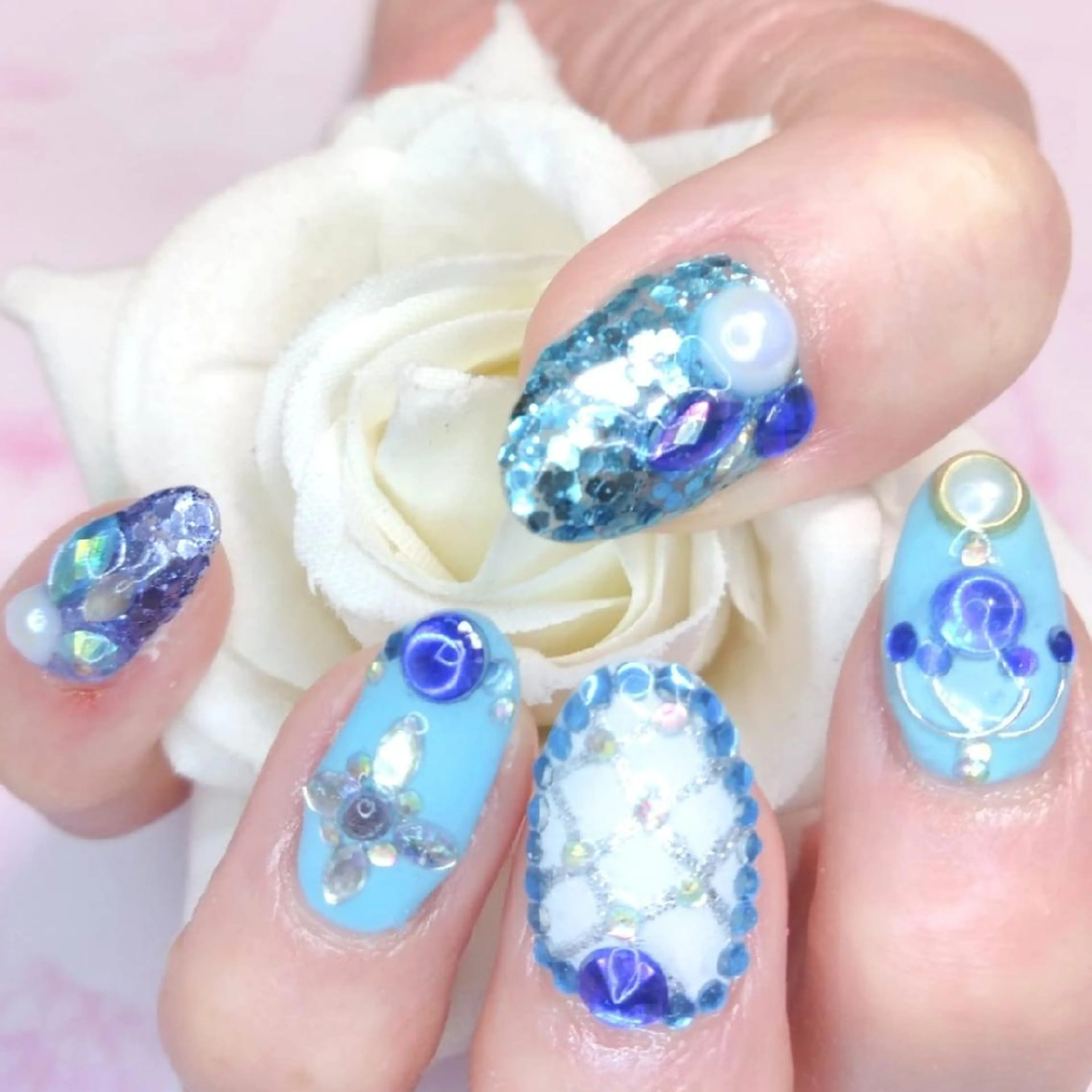 ネイル エステとネイル ローズコンフォートのネイルデザイン