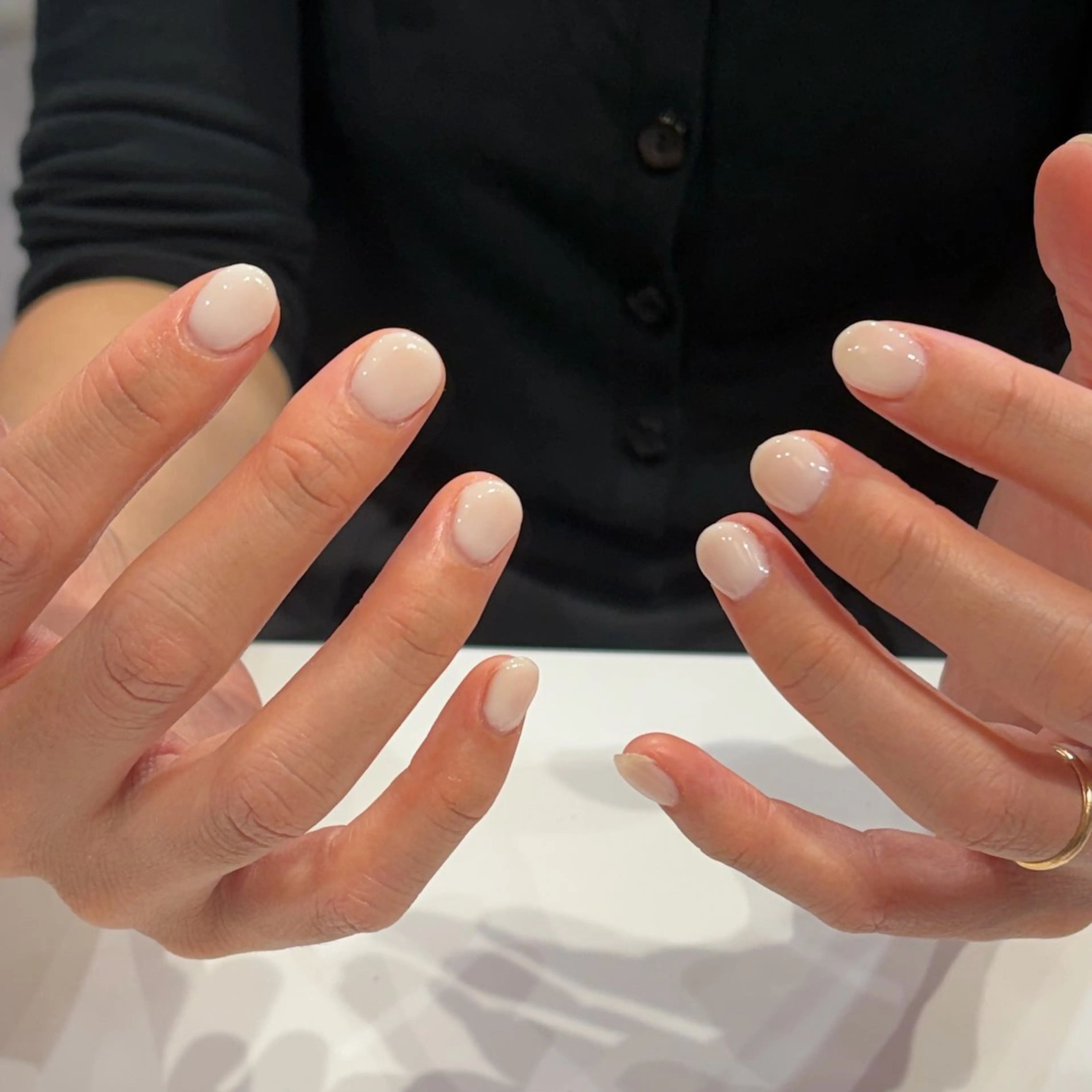 ネイル ワンカラーネイル SHELL NAIL ホノカ🤍のネイルデザイン