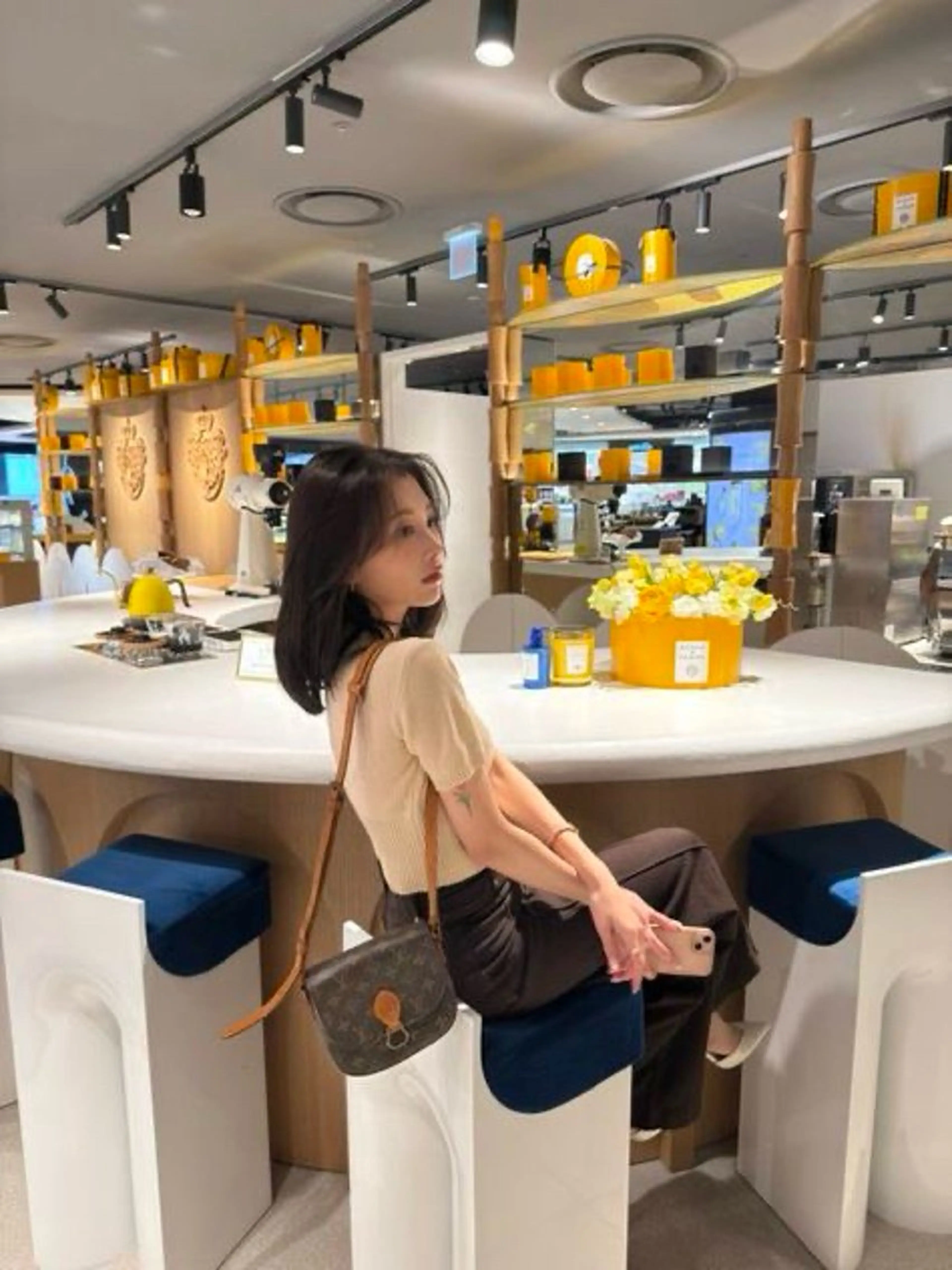 ミディアム カラー カット ヘアカラー トリートメント 莉乃/縮毛矯正/髪質 改善/艶カラーのヘアスタイル