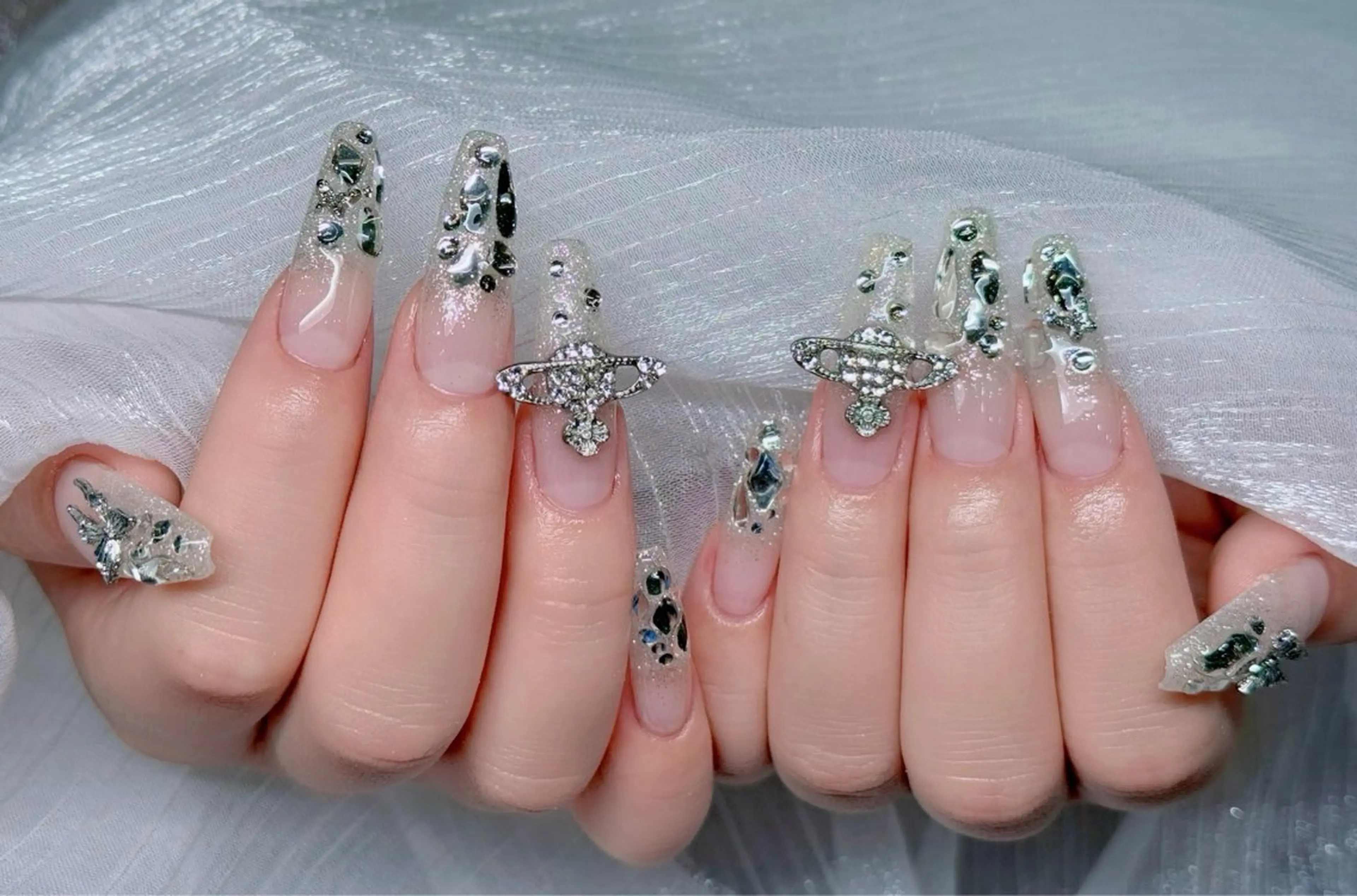 ネイル オーロラネイル ブルー チークネイル フットネイル フレンチネイル ハンドネイル JAN 168 池袋のネイルデザイン