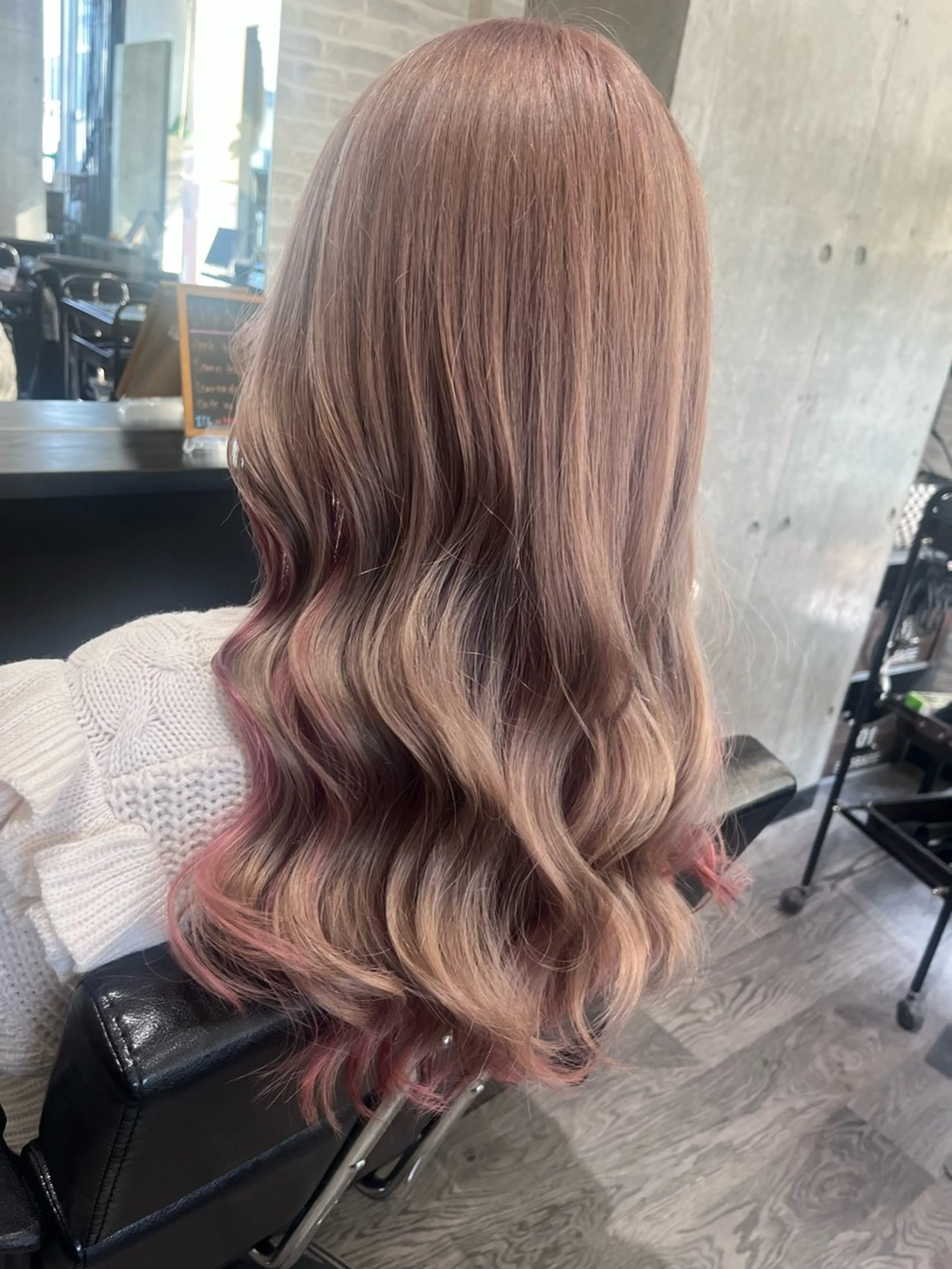 ロング Lilly 中谷友里のヘアスタイル