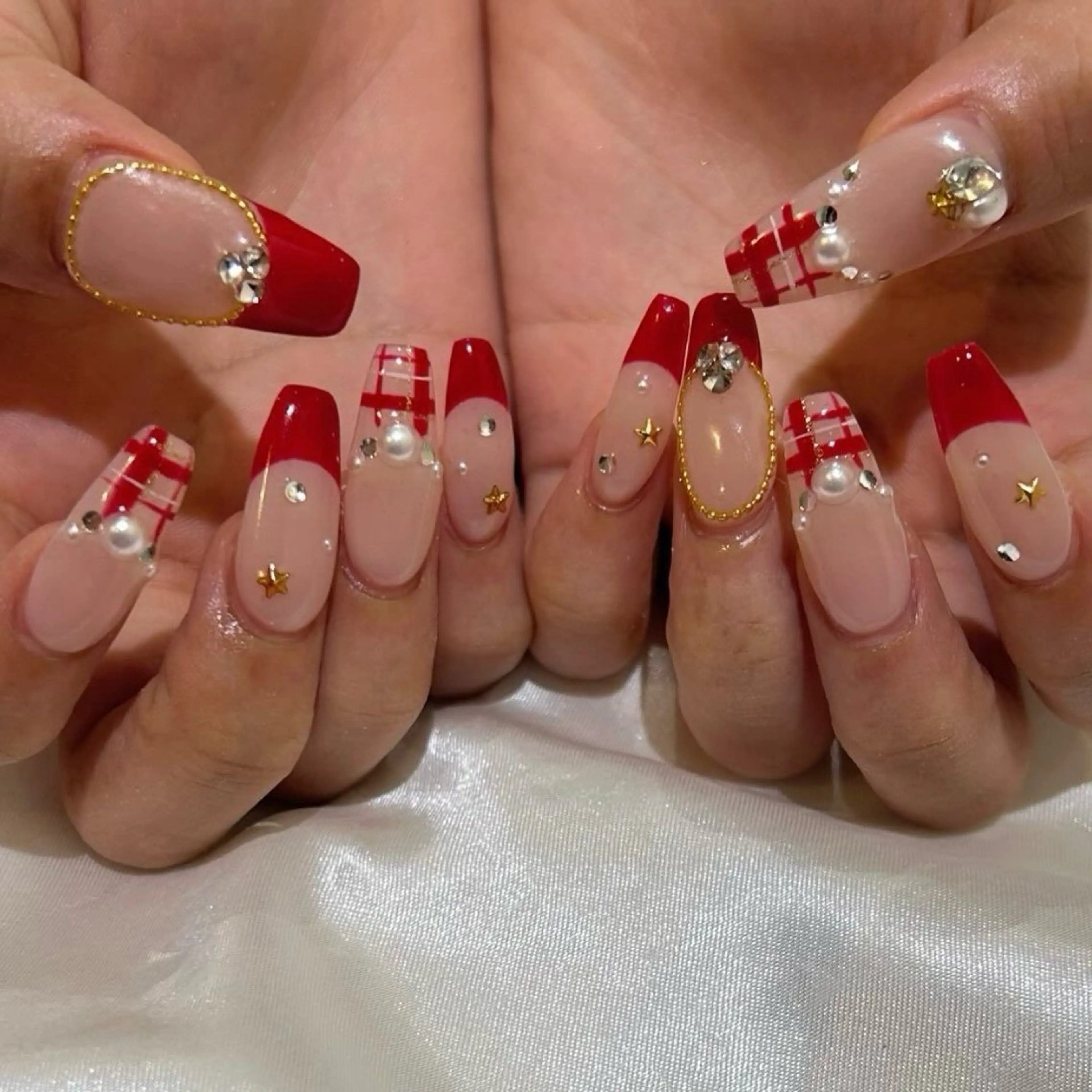 ネイル マグネットネイル ピンク ネイルチップ 冬ネイル クリスマス Lee Nailsのネイルデザイン
