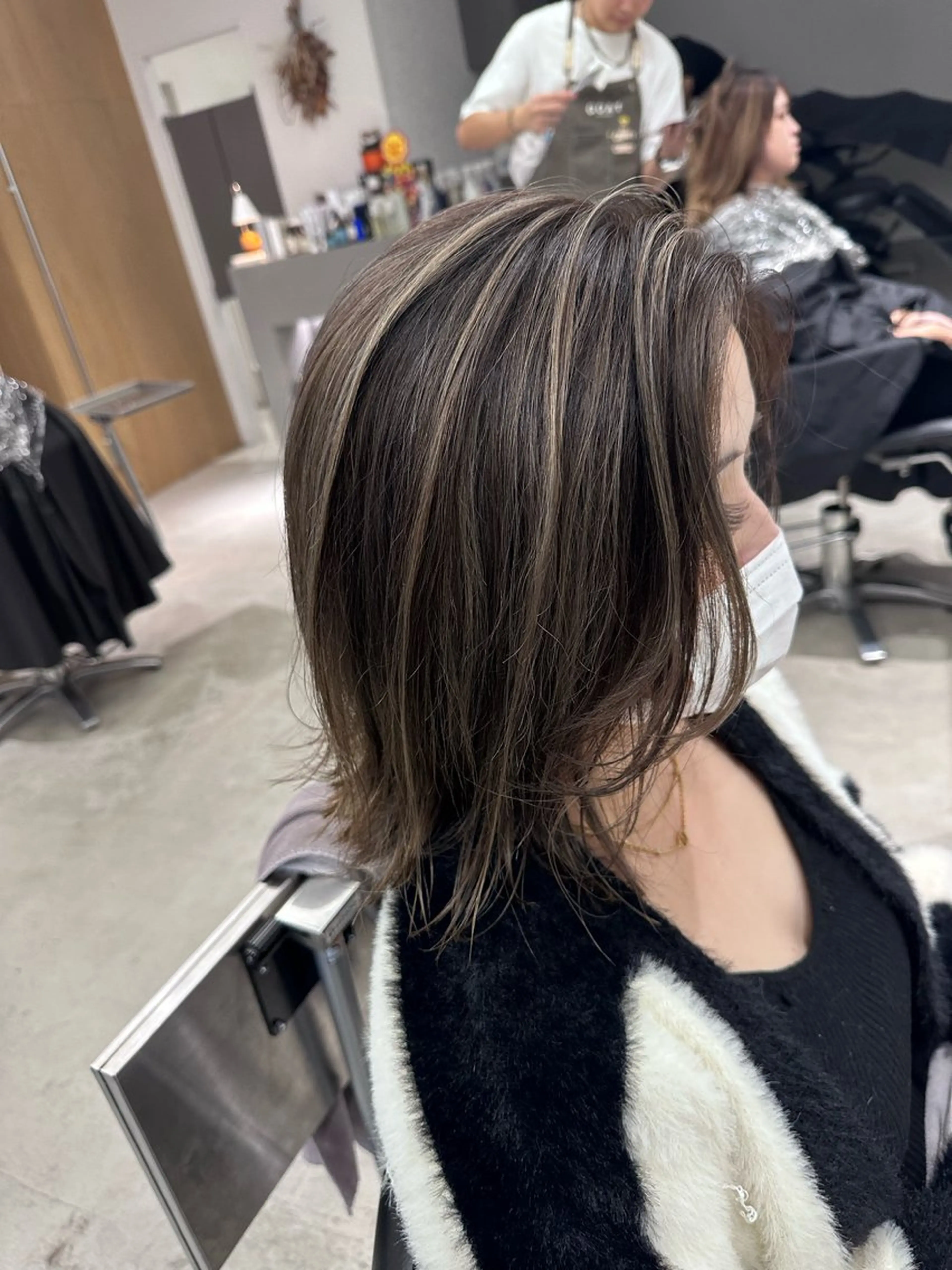 セミロング ヘアカラー GOAT_茅ヶ崎 キシ サクラのヘアスタイル