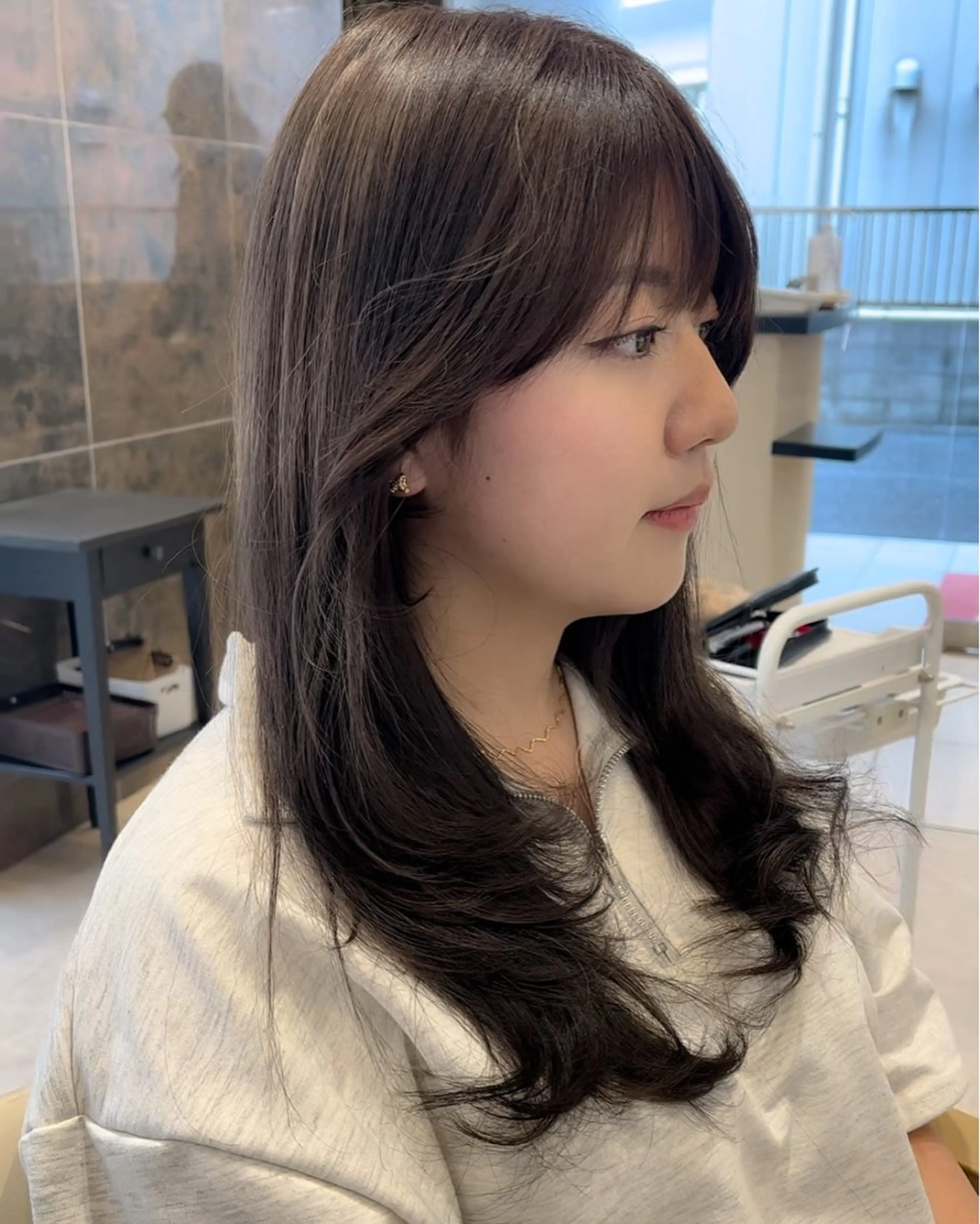 セミロング カラー 透明感カラー グレージュ 顔周りカット レイヤーカット 小顔カット カット ヘアカラー トリートメント ミタニ/髪質改善 /レイヤーカットのヘアスタイル