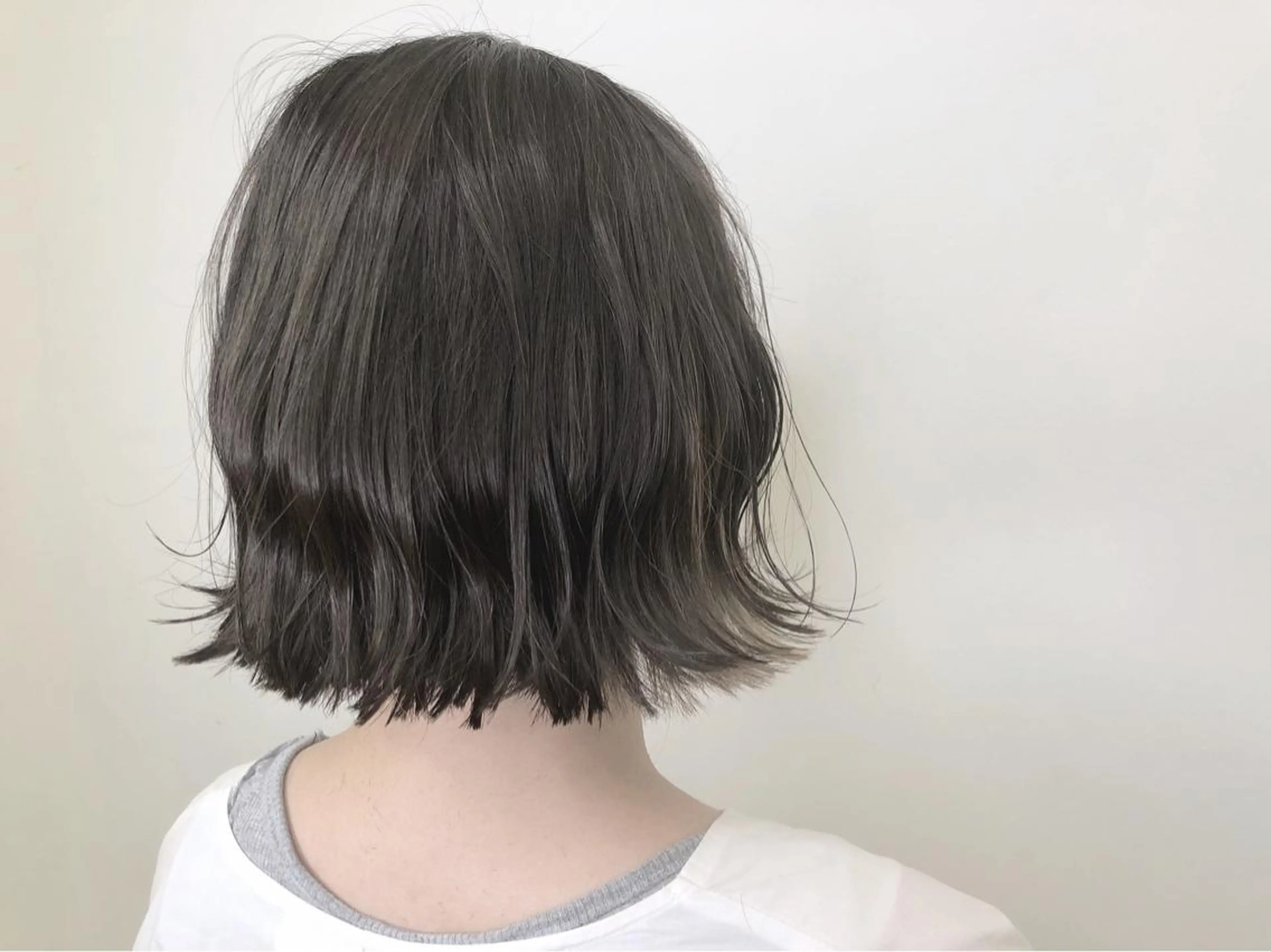 ミディアム カラー ダークグレー ダークグレージュ グレージュ インナーカラー メンズ レイヤー ウルフ 弓木啓輔のヘアスタイル