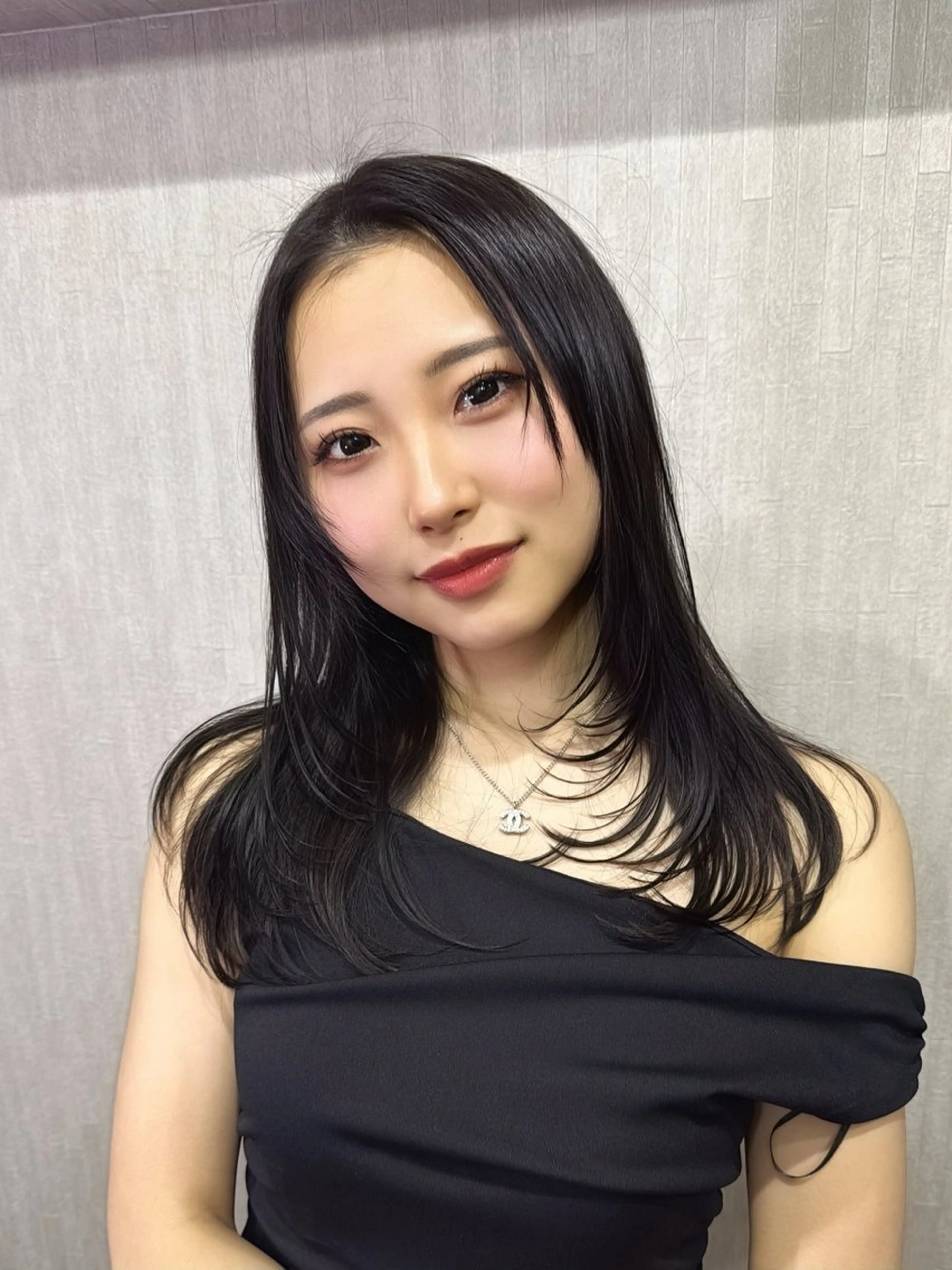 セミロング レイヤーカット/前髪 顔まわり/大田哲也のヘアスタイル
