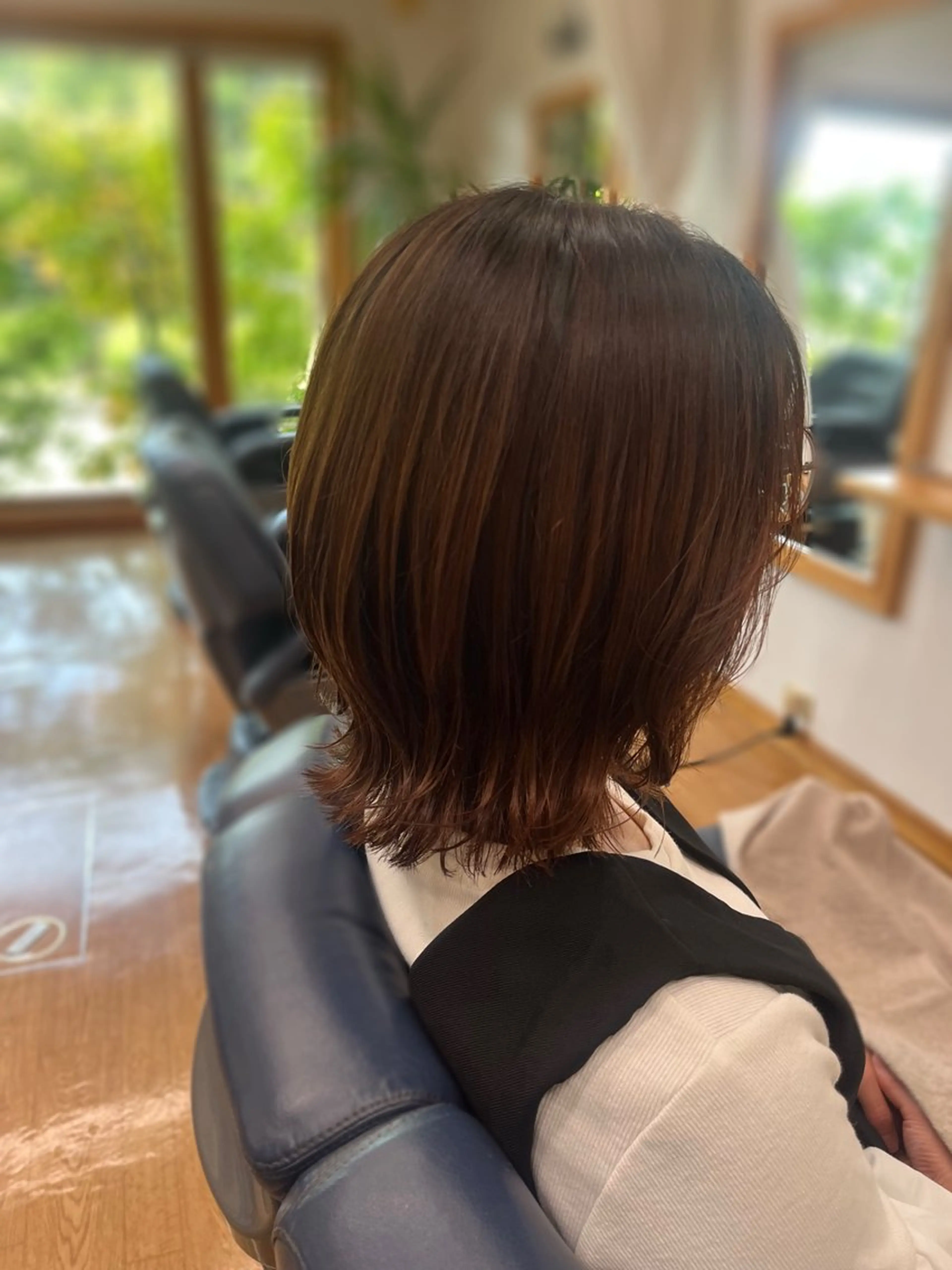 ミディアム 外ハネヘア カット 齋藤 汐音のヘアスタイル