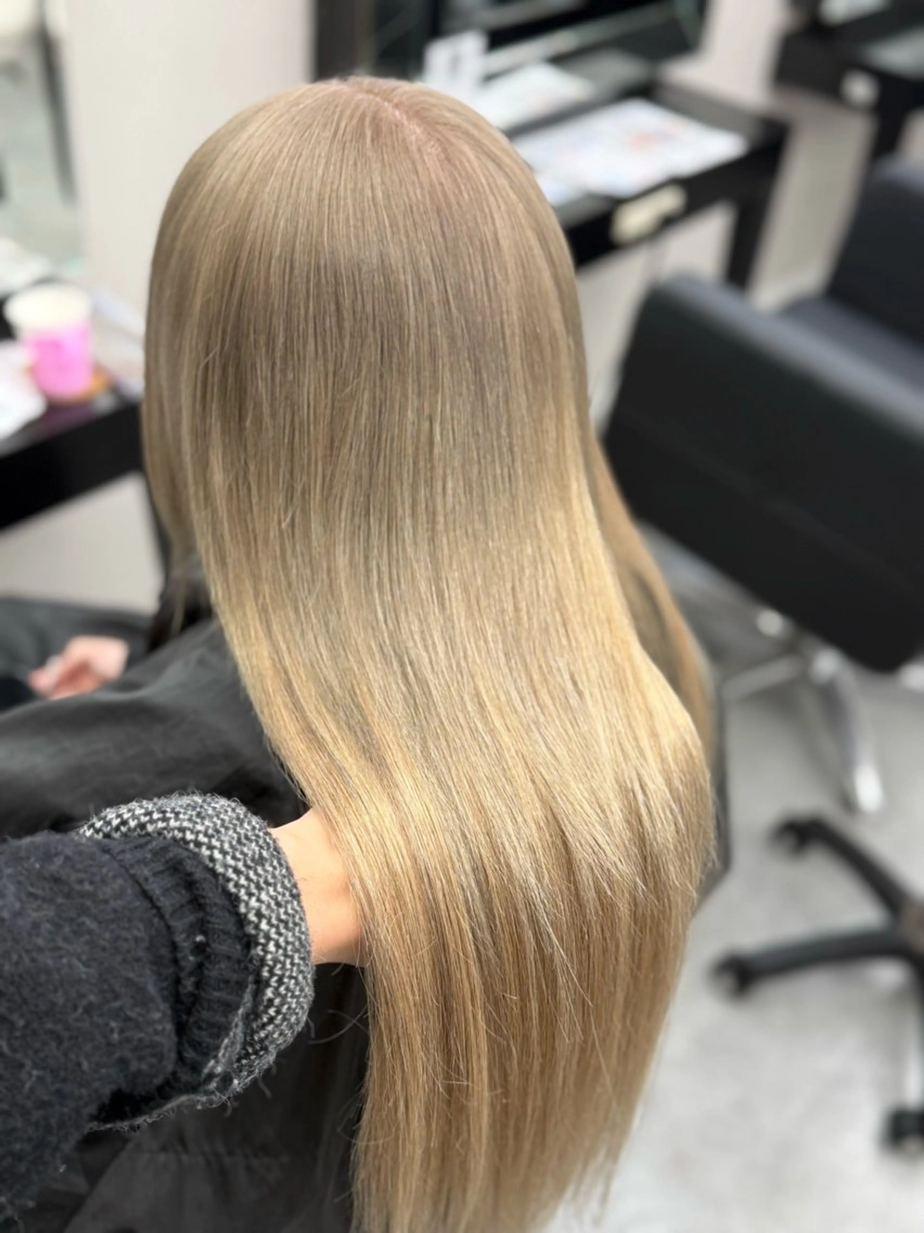 ロング カラー ベージュカラー ミルクティーベージュ ヘアカラー トリートメント 𝙃𝘼𝙍𝙐🎀 韓国×エクステのヘアスタイル