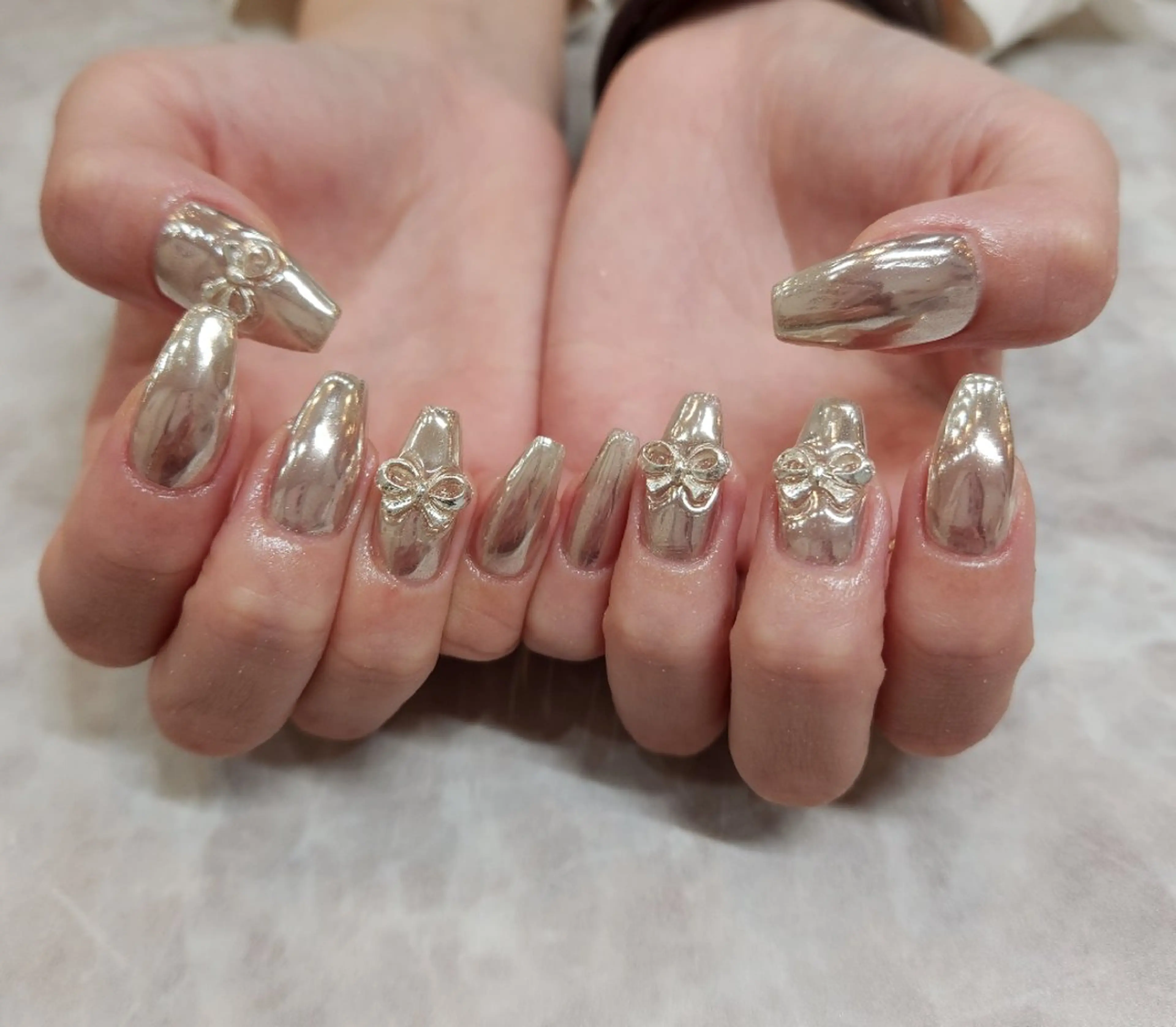 ネイル ミラーネイル シルバー I.プライベート ネイルサロンのネイルデザイン