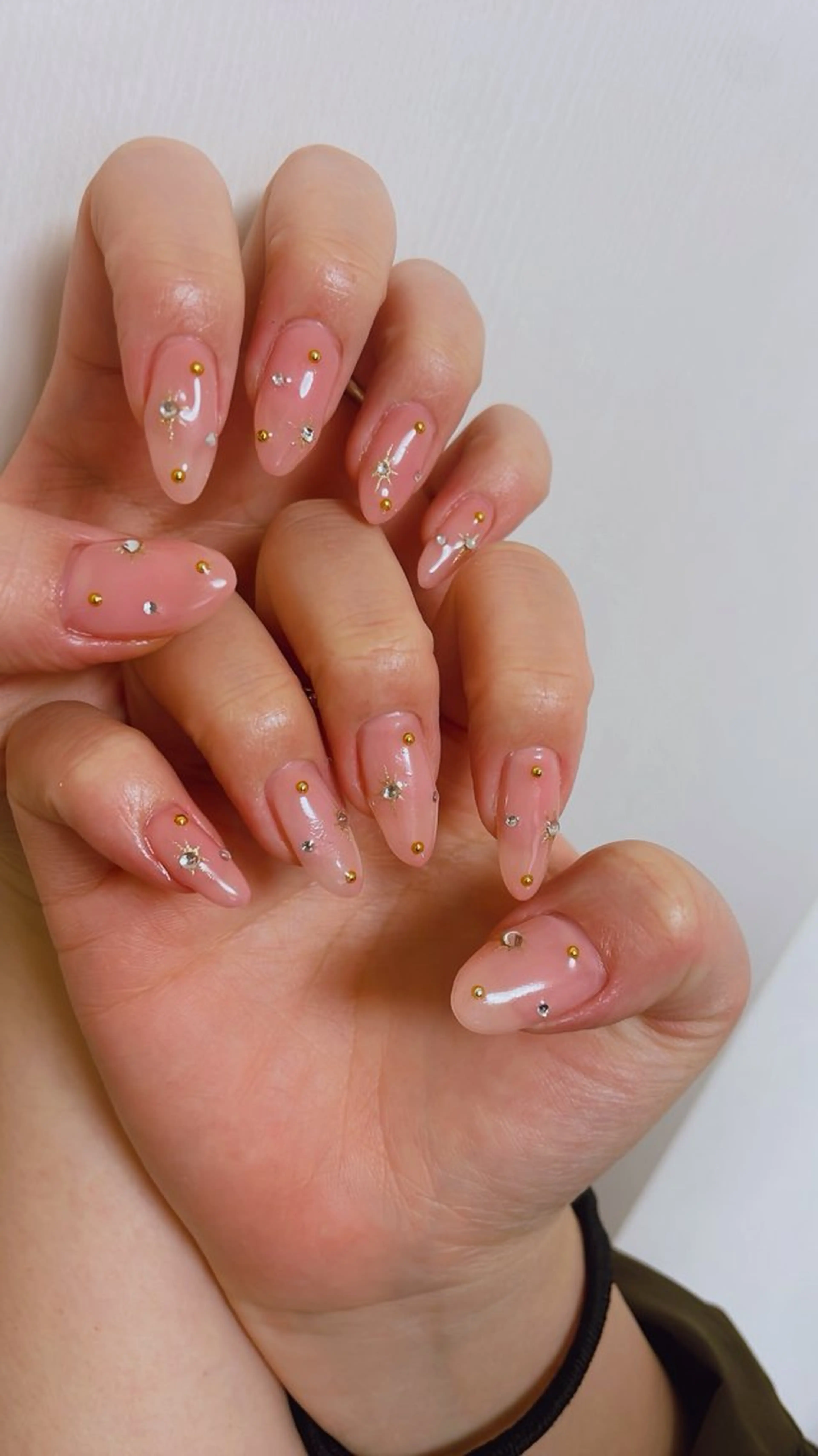 ネイル キラキラネイル ワンカラーネイル ハンドネイル 三原 麻佑のネイルデザイン