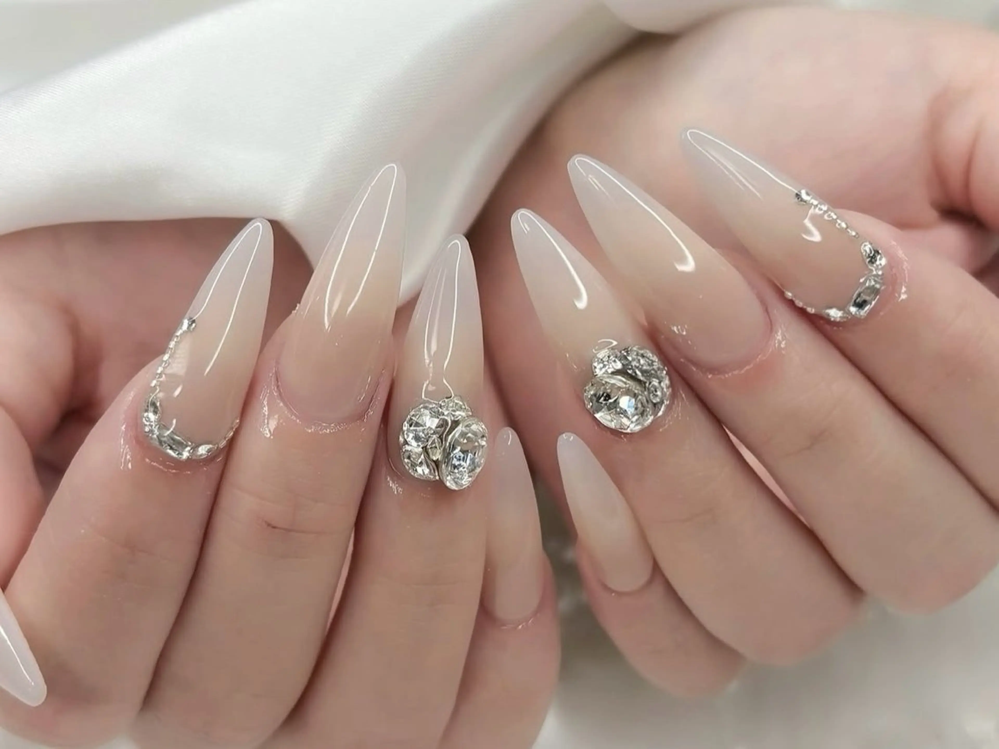 メンズ ネイル メンズ韓国風 アートネイル フレンチネイル ジェルネイル キラキラネイル ハンドネイル Bloom スカルプ専門店のネイルデザイン