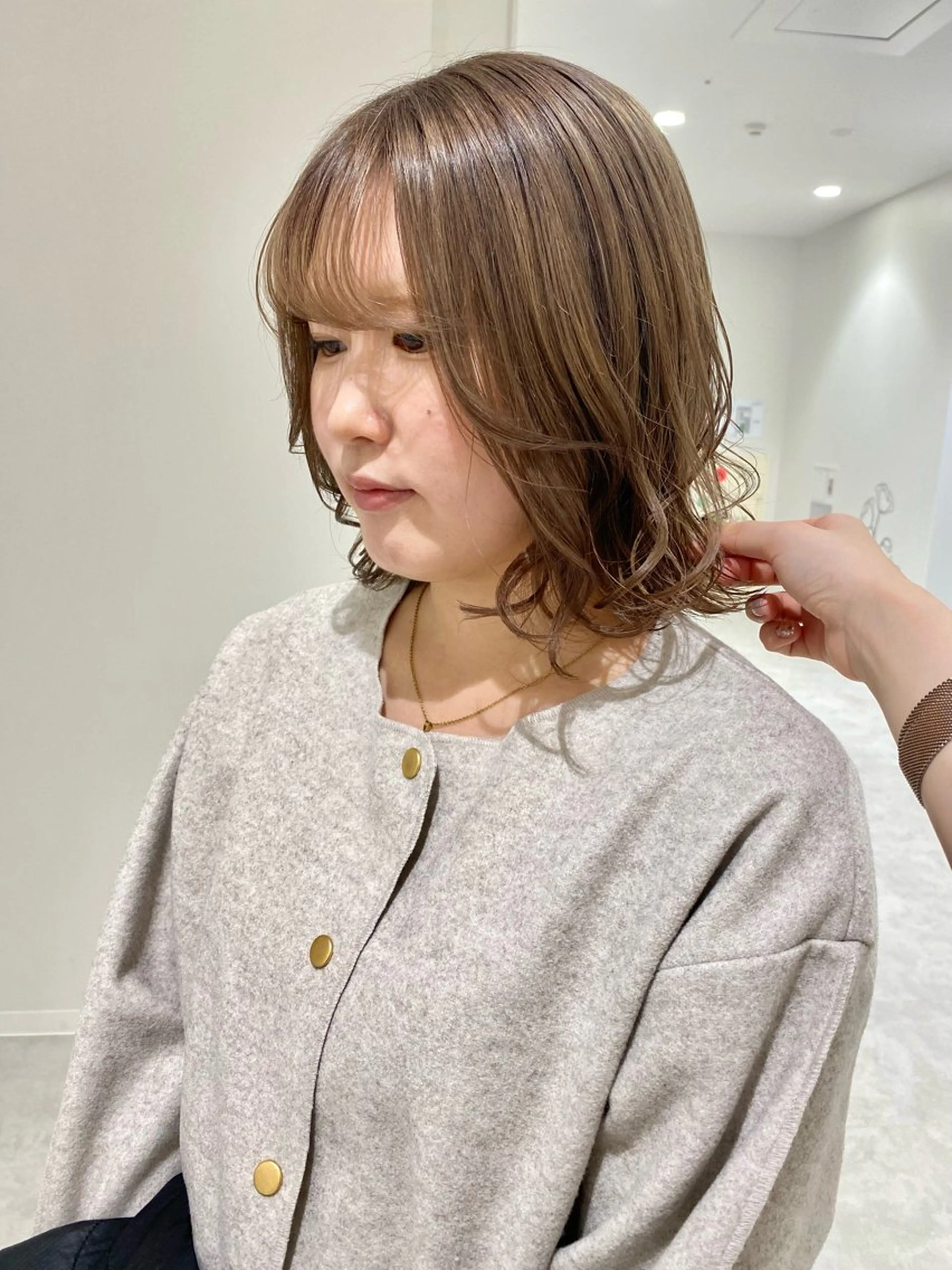 ミディアム カラー ベージュカラー ブリーチ ダブルカラー ミルクティーベージュ トリートメント ヘアカラー ベージュ/アレンジ /横浜/杉本千夏のヘアスタイル