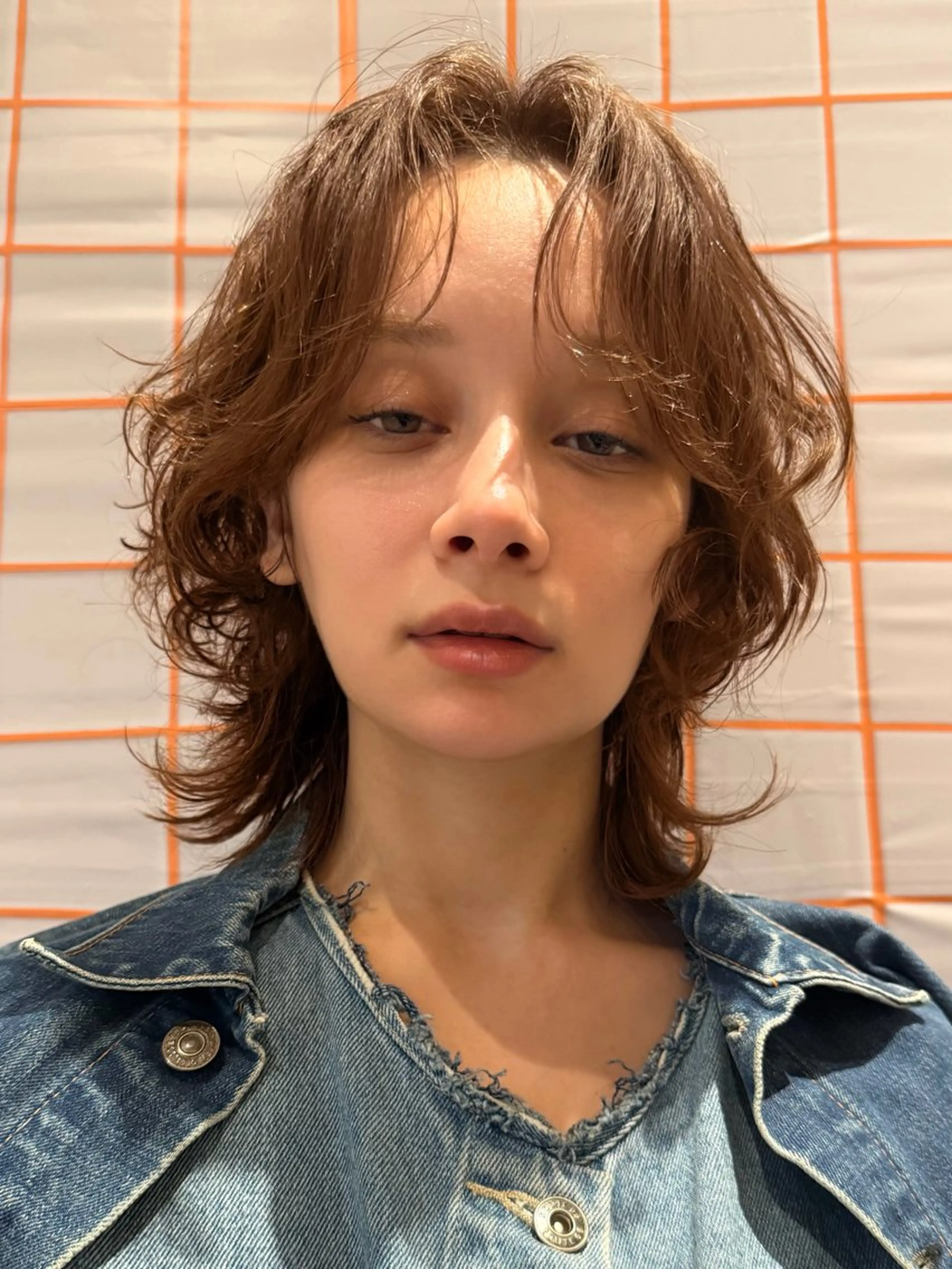 ミディアム カラー カット ヘアカラー トリートメント 抜きっぱなしブロンド /ハイトーン/カナタのヘアスタイル