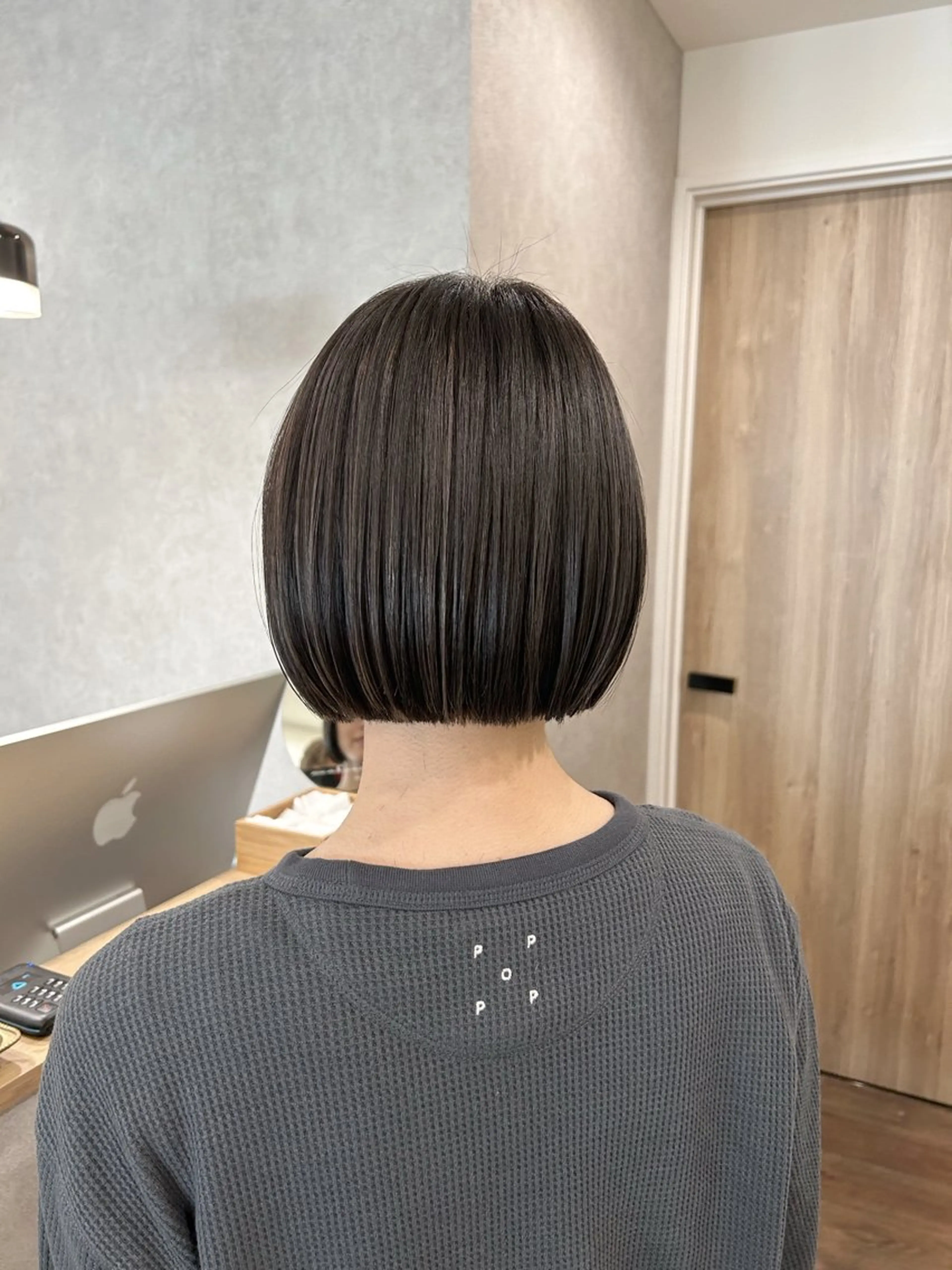 ショート カラー 切りっぱなしボブ アッシュ アッシュグレー ベージュカラー ブリーチ ヘアカラー Radix所属・ボブ/ハイトーン 福生Radix 下田のヘアスタイル