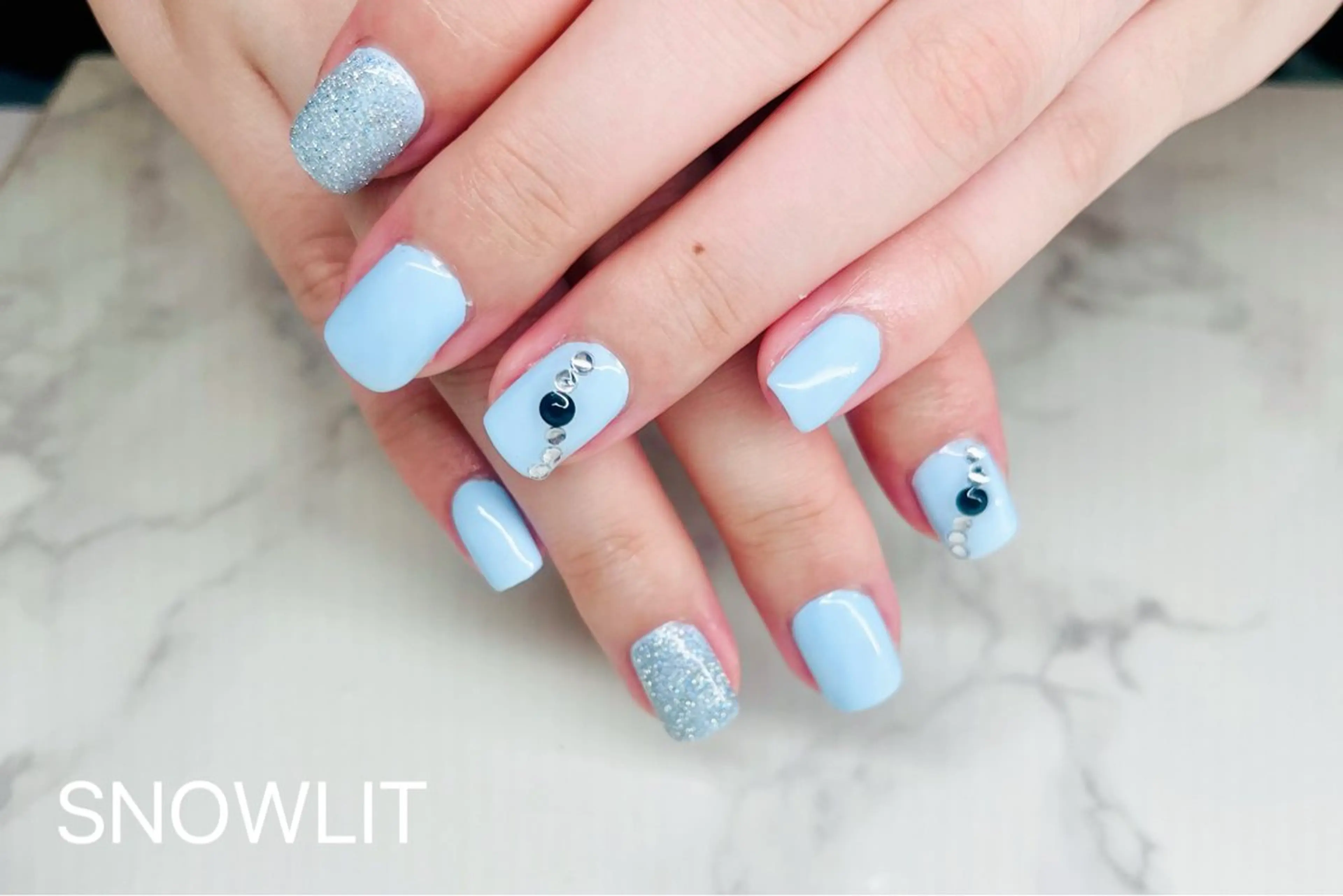 ネイル ハンドネイル ハンドケア SNOW LITのネイルデザイン