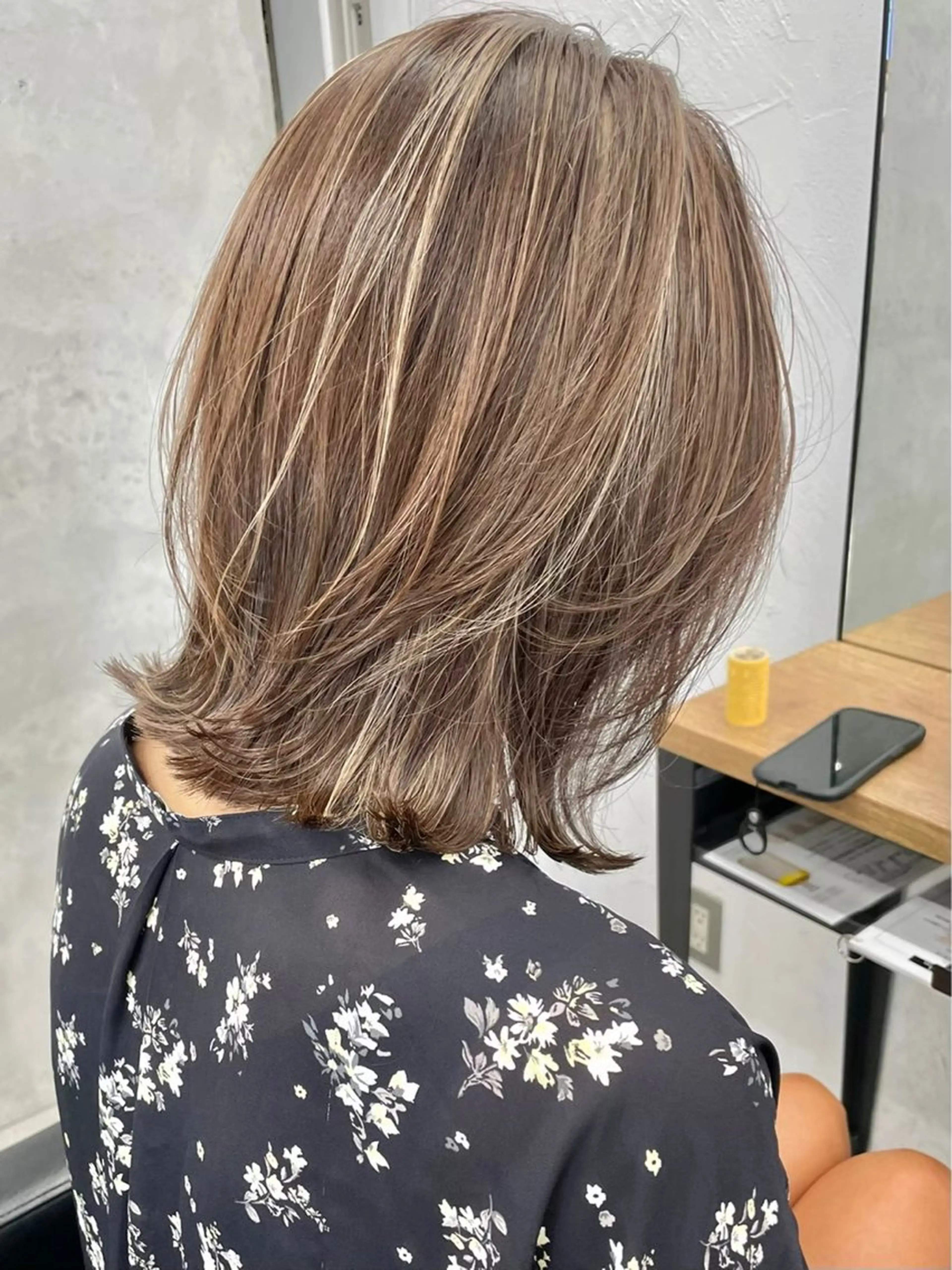 ミディアム カラー ブリーチ ケアブリーチ ハイライトカラー ハイライト 外ハネヘア Luana.所属・☀️東京→岡崎☀️ ハイライト青山彪雅のヘアスタイル