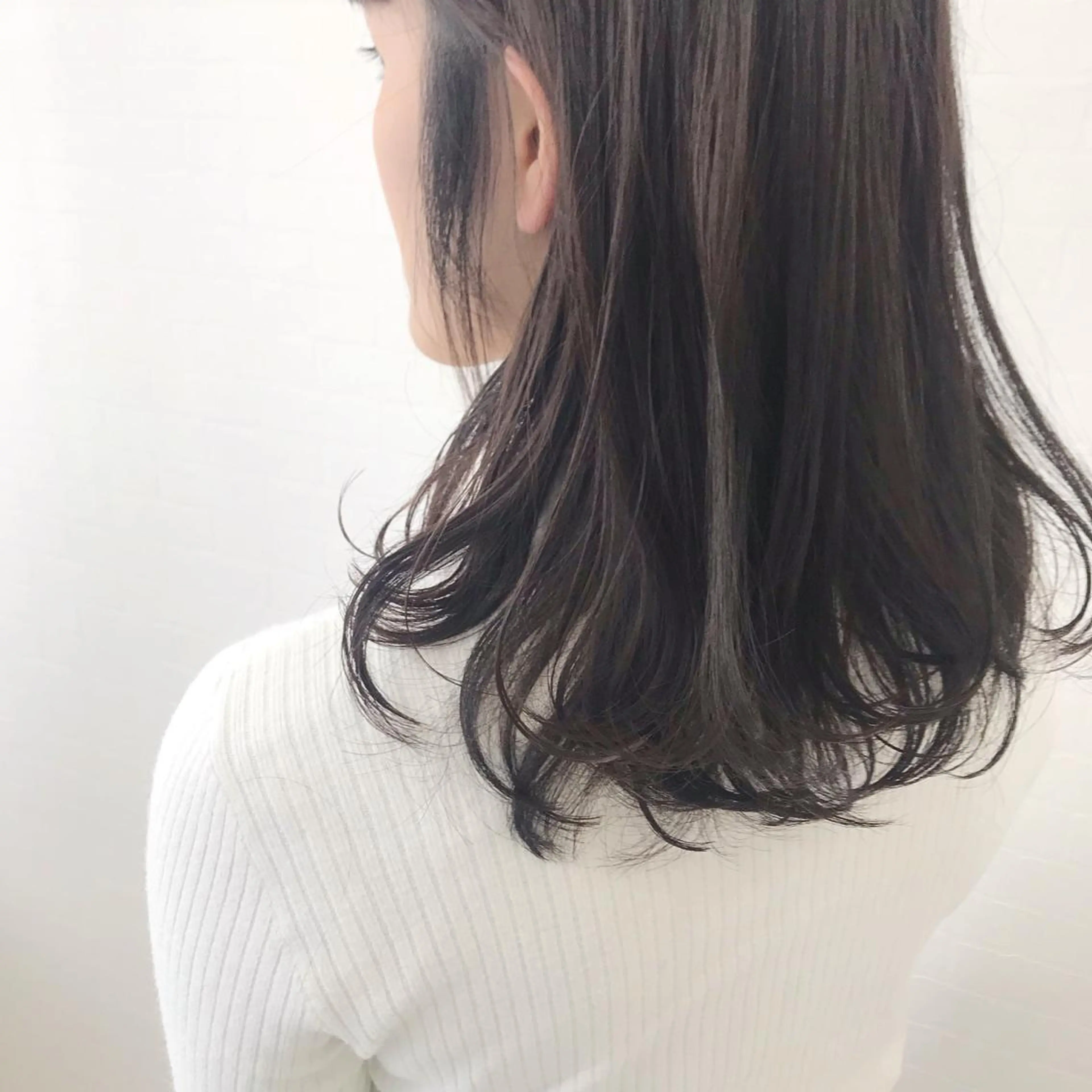 セミロング カラー オリーブ/アッシュ やわらか透明感カラーのヘアスタイル