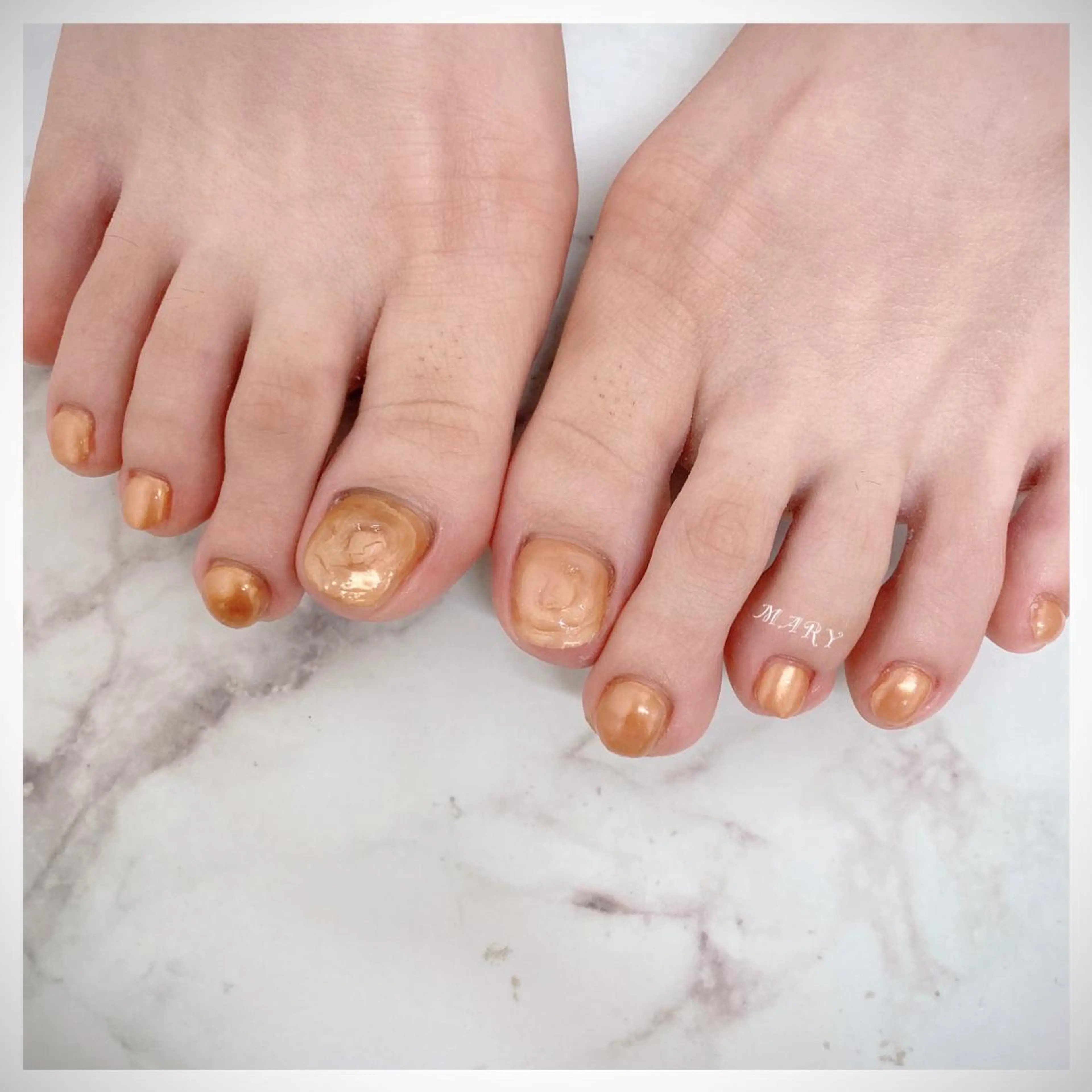 ネイル フットネイル ミラーネイル ニュアンスネイル ワンカラーネイル オレンジ フットネイル Mary nail .narumiのネイルデザイン