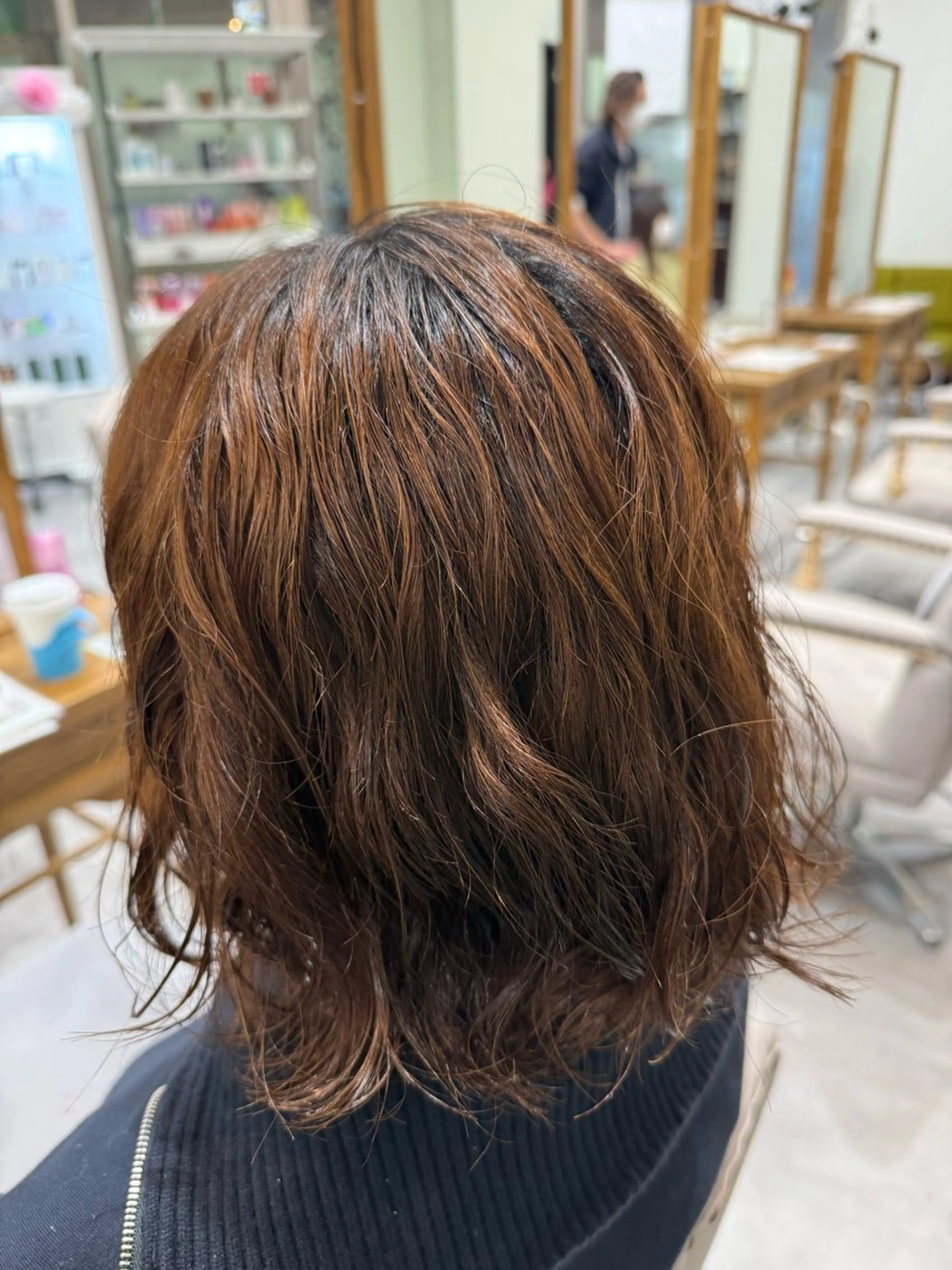 ミディアム パーマ ミディアムパーマ ボブ 外ハネヘア スパイラルパーマ 中林 優太のヘアスタイル